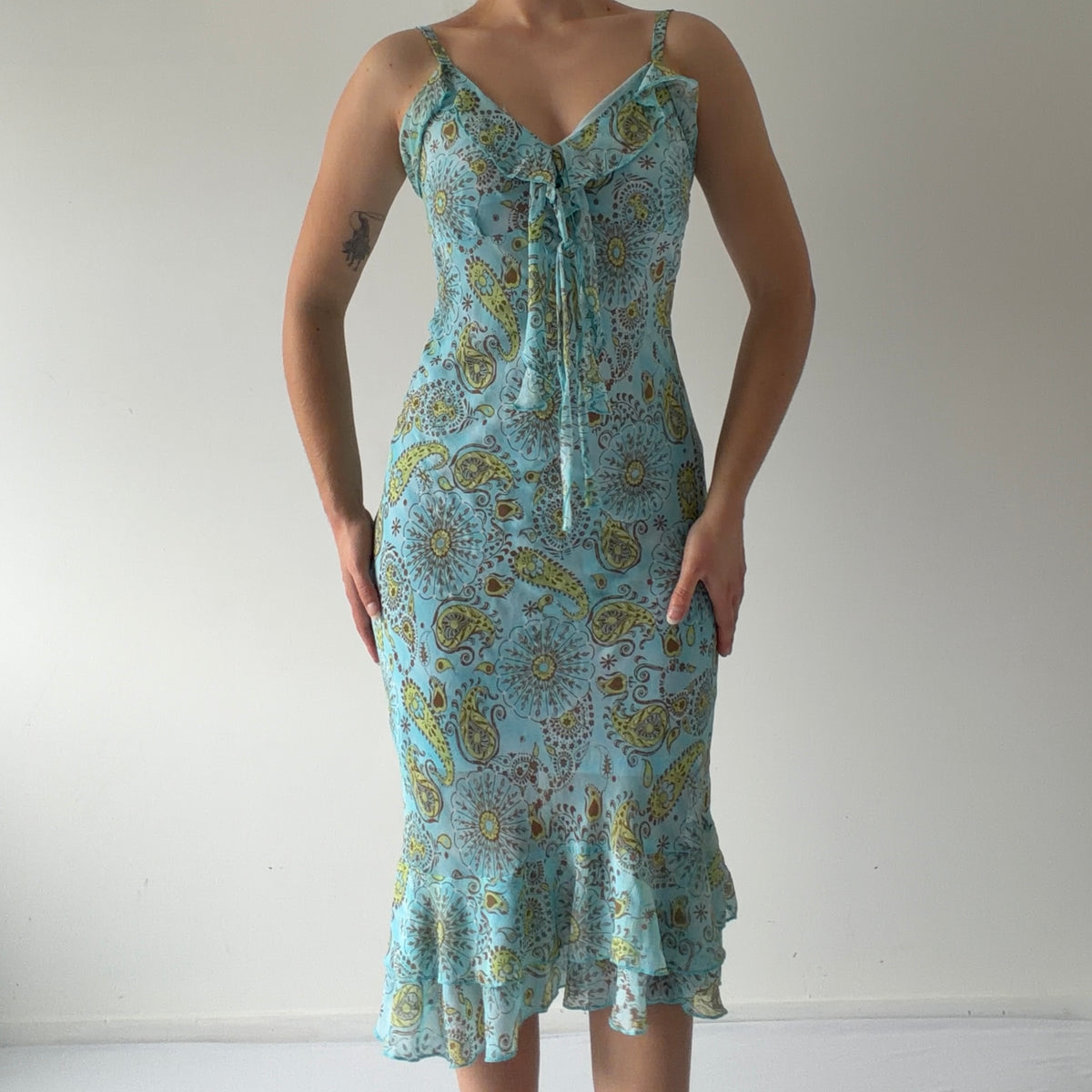 Tissaia Paisley Ruffle Midi Dress | M