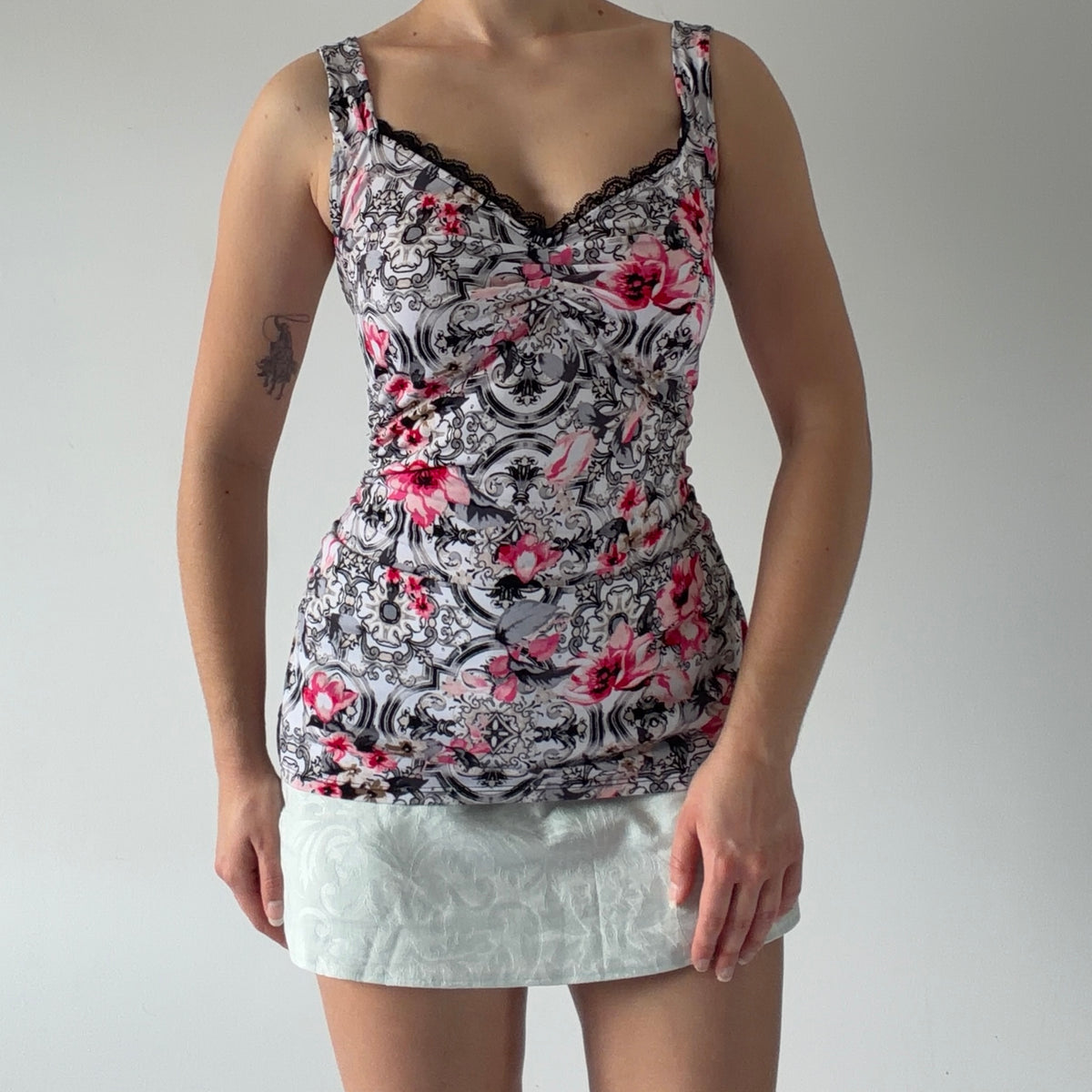 White House | Black Market Cami Top | M