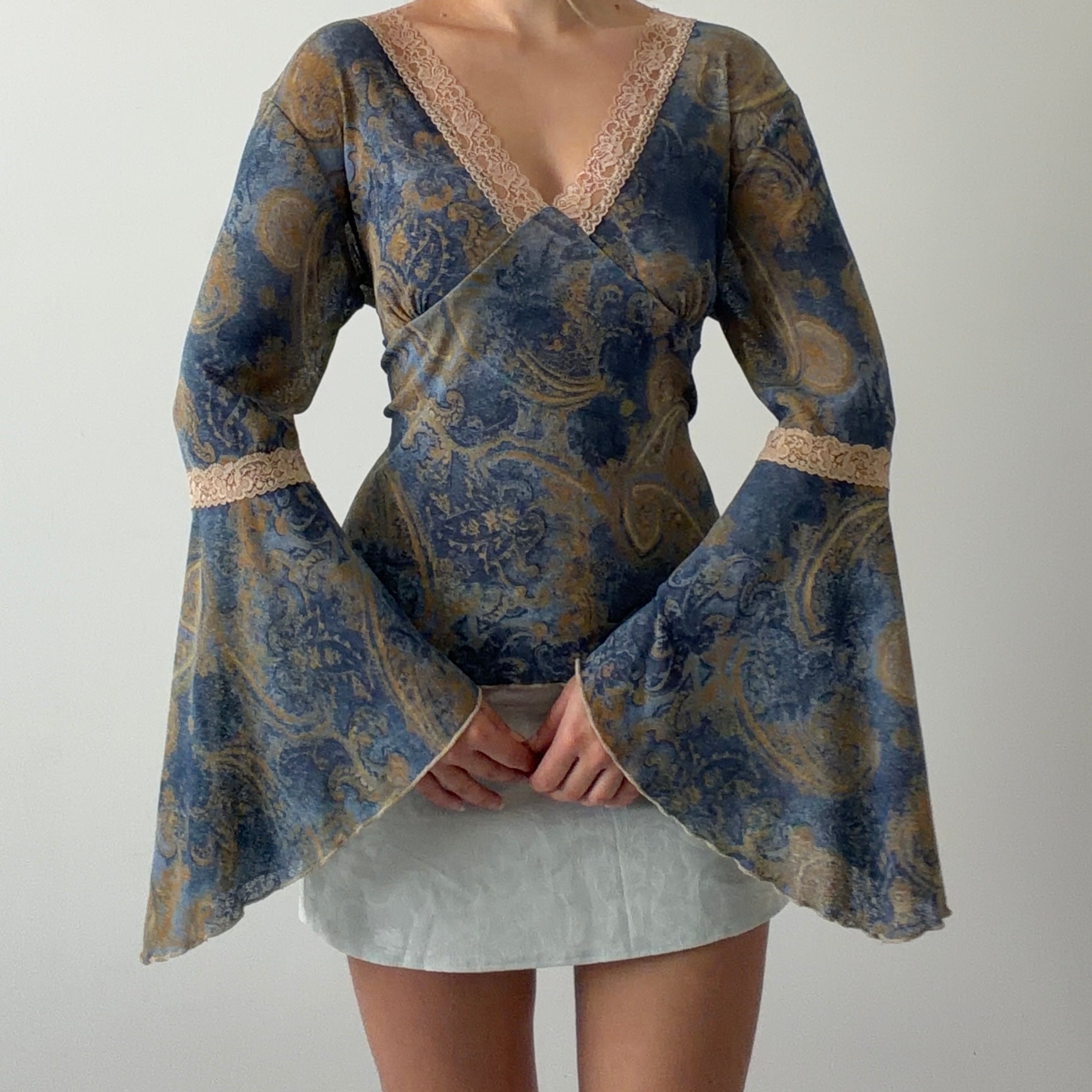 Forenza Bell Sleeve Paisley Top | L