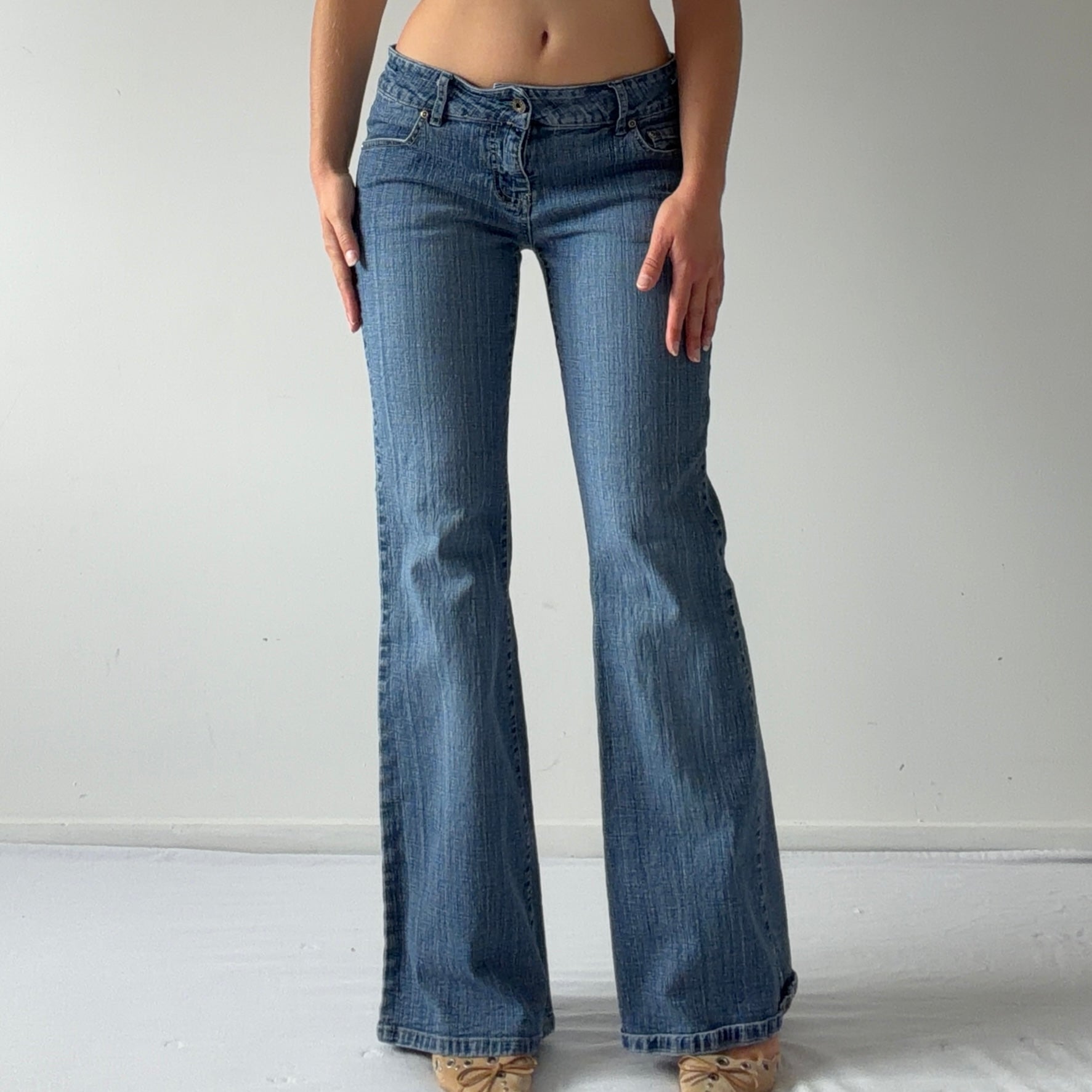 725 Low Rise Flare Jeans | M