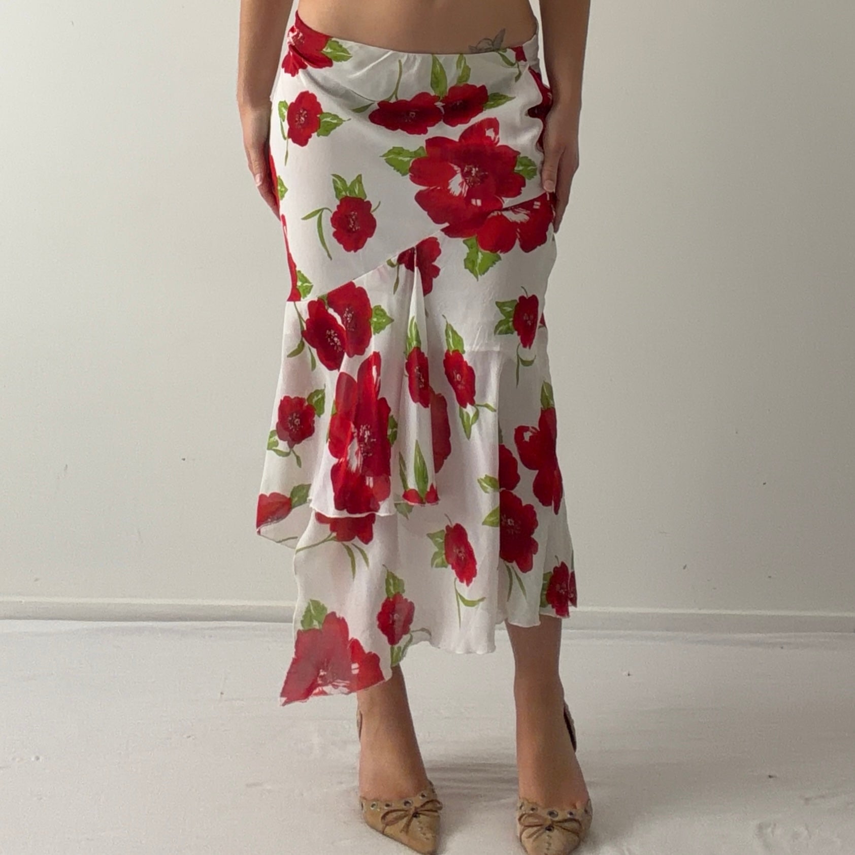 Aino Floral Asymmetric Midi | S