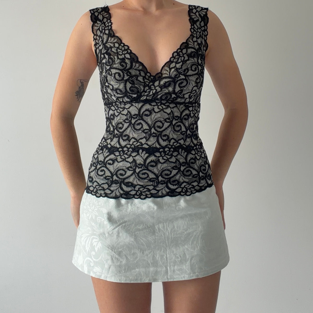 White House | Black Market Lace Cami | XS
