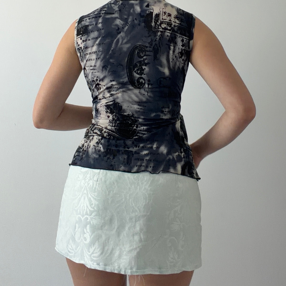 Typhany Graphic Wrap Top | L-XL