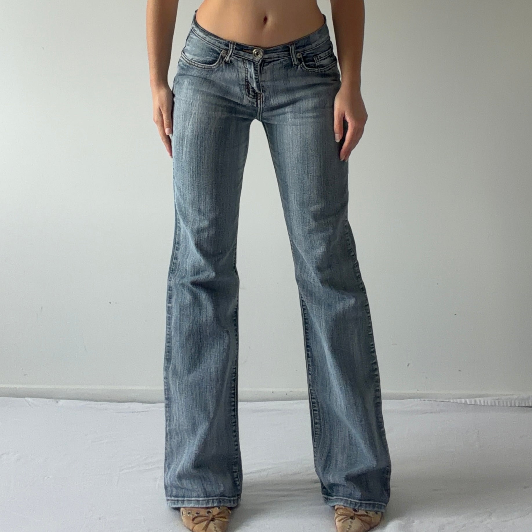News Jeans Low Rise Flare | S