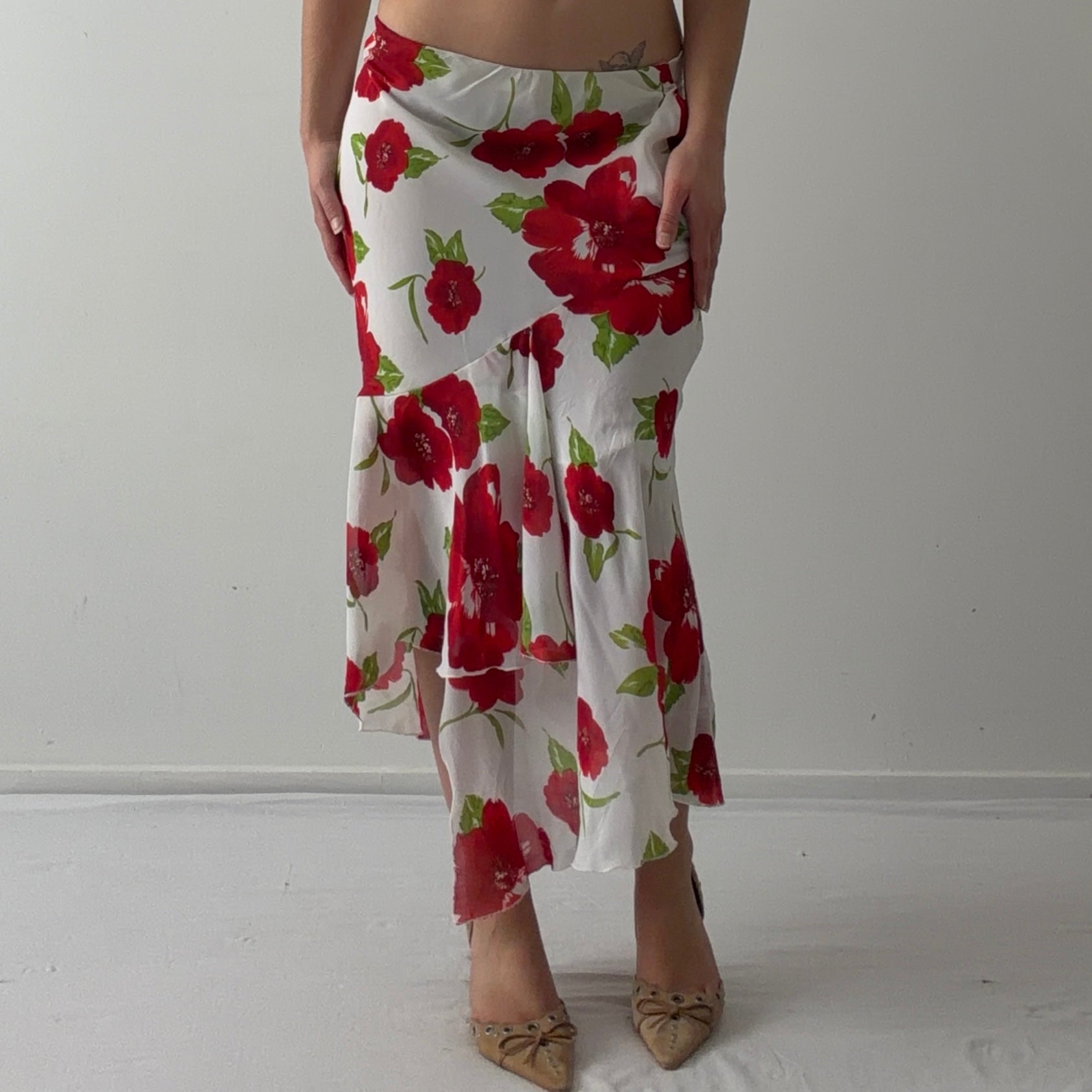 Aino Floral Asymmetric Midi | S