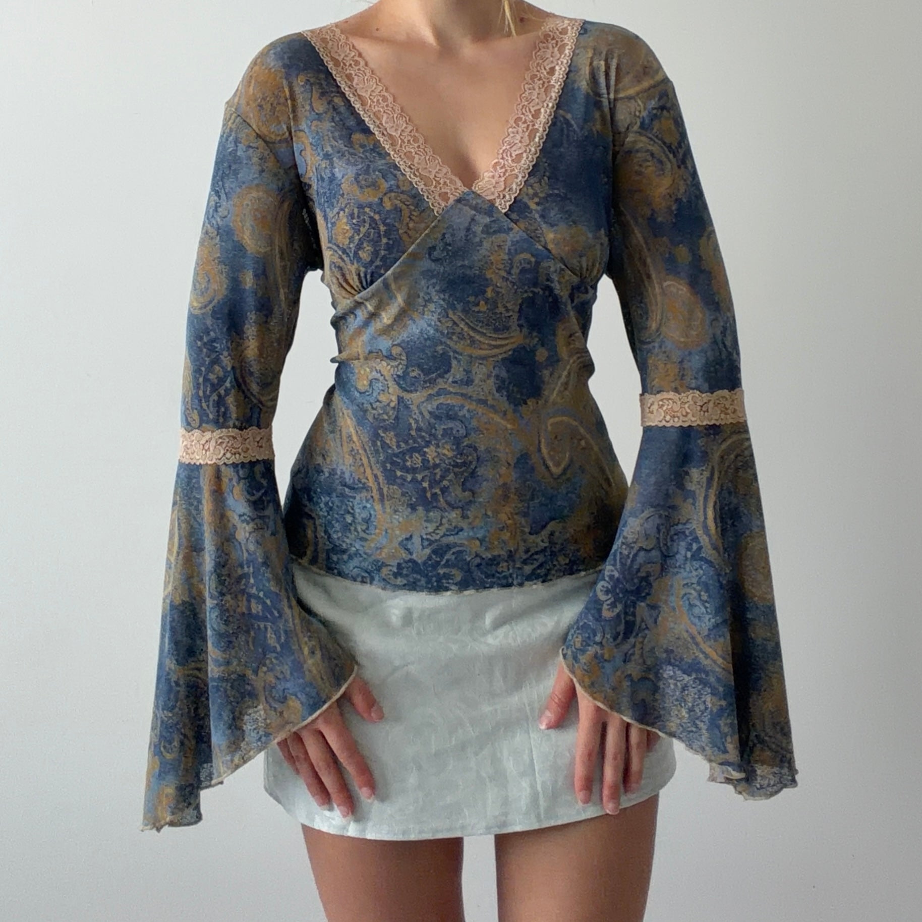 Forenza Bell Sleeve Paisley Top | L