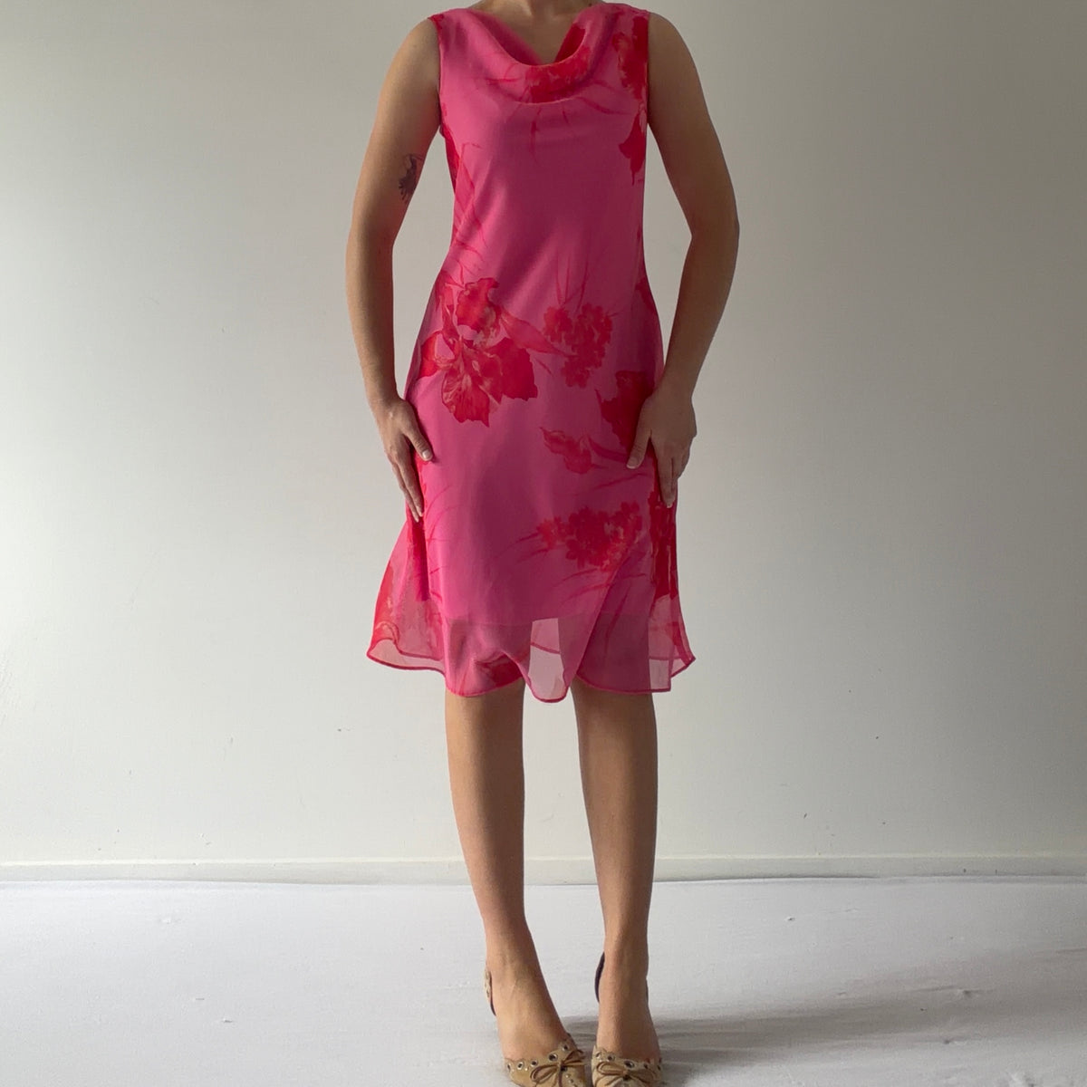 Alyn Paige Floral Midi Dress | L