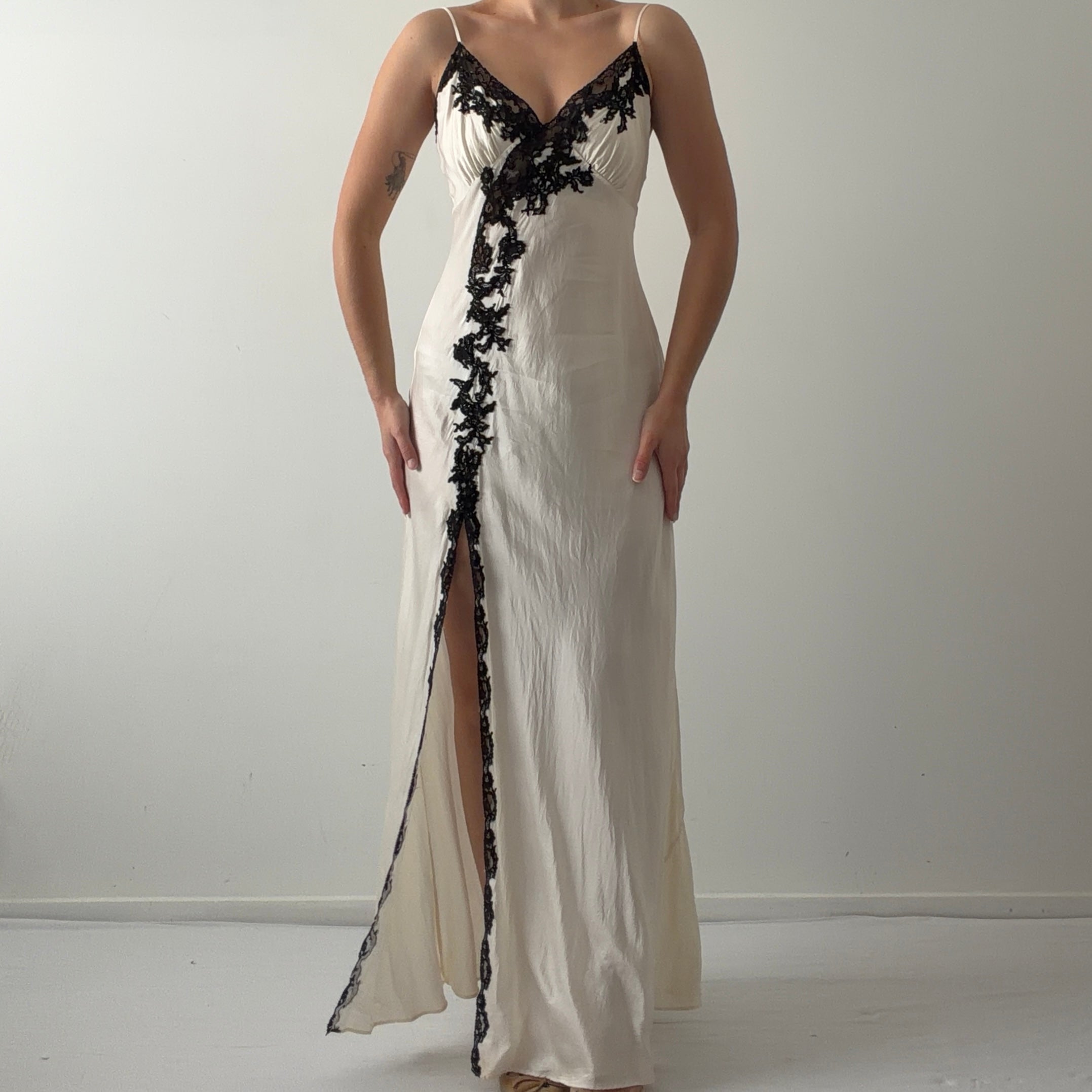 01 Victoria's Secret Silk Slip Maxi | M