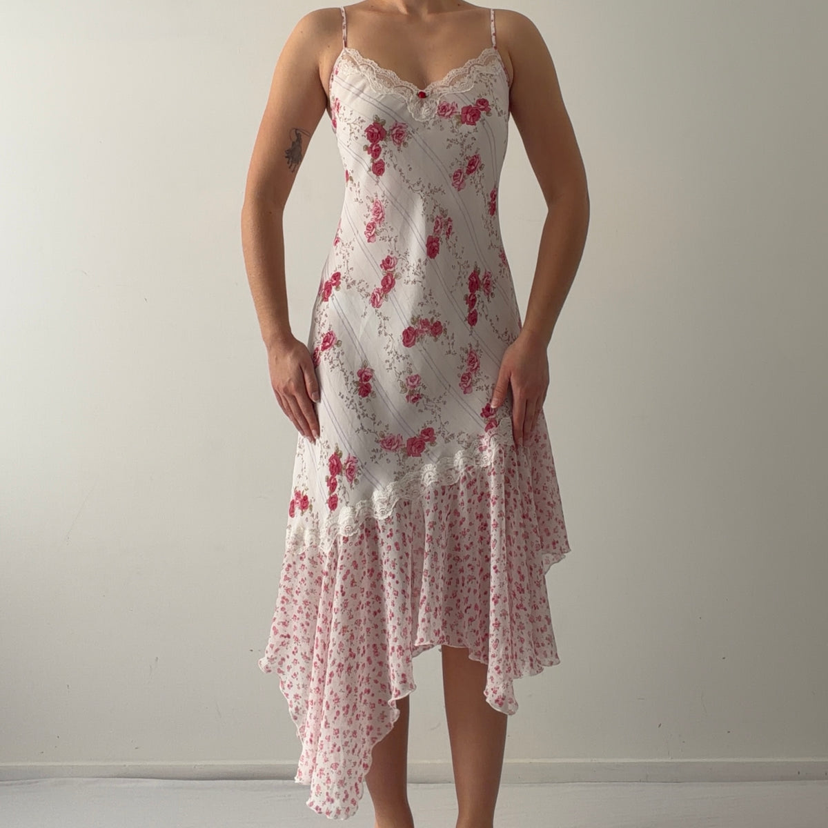 California Dynasty Rose Ruffle Midi Dress | S