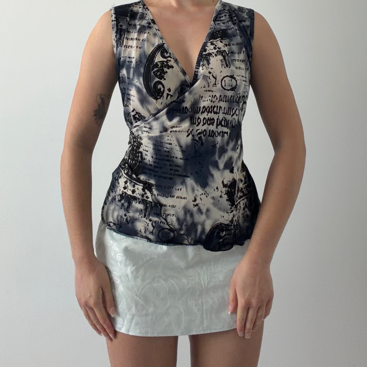 Typhany Graphic Wrap Top | L-XL