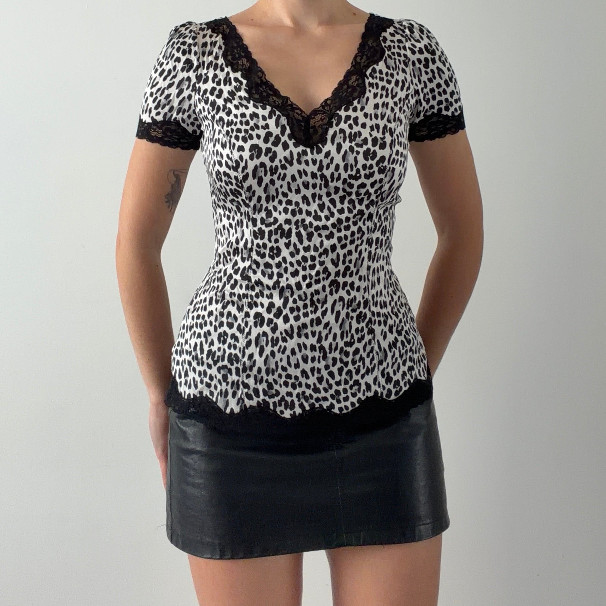 White House | Black Market Silk Top | 6-8