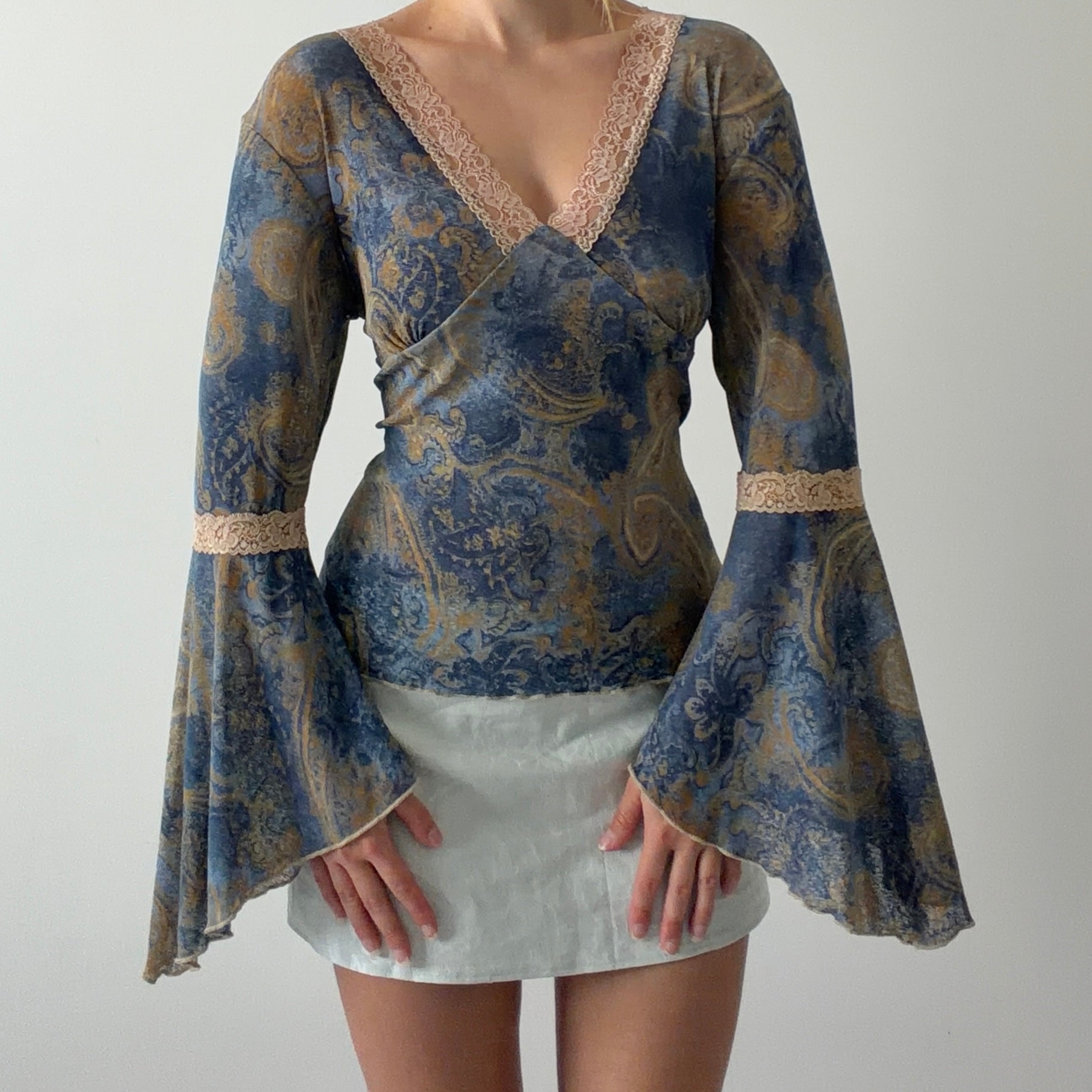 Forenza Bell Sleeve Paisley Top | L