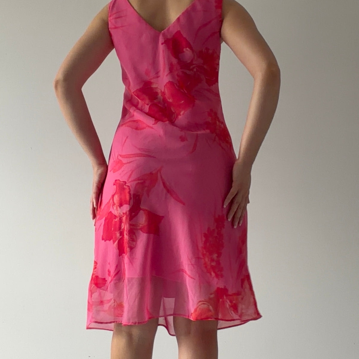 Alyn Paige Floral Midi Dress | L