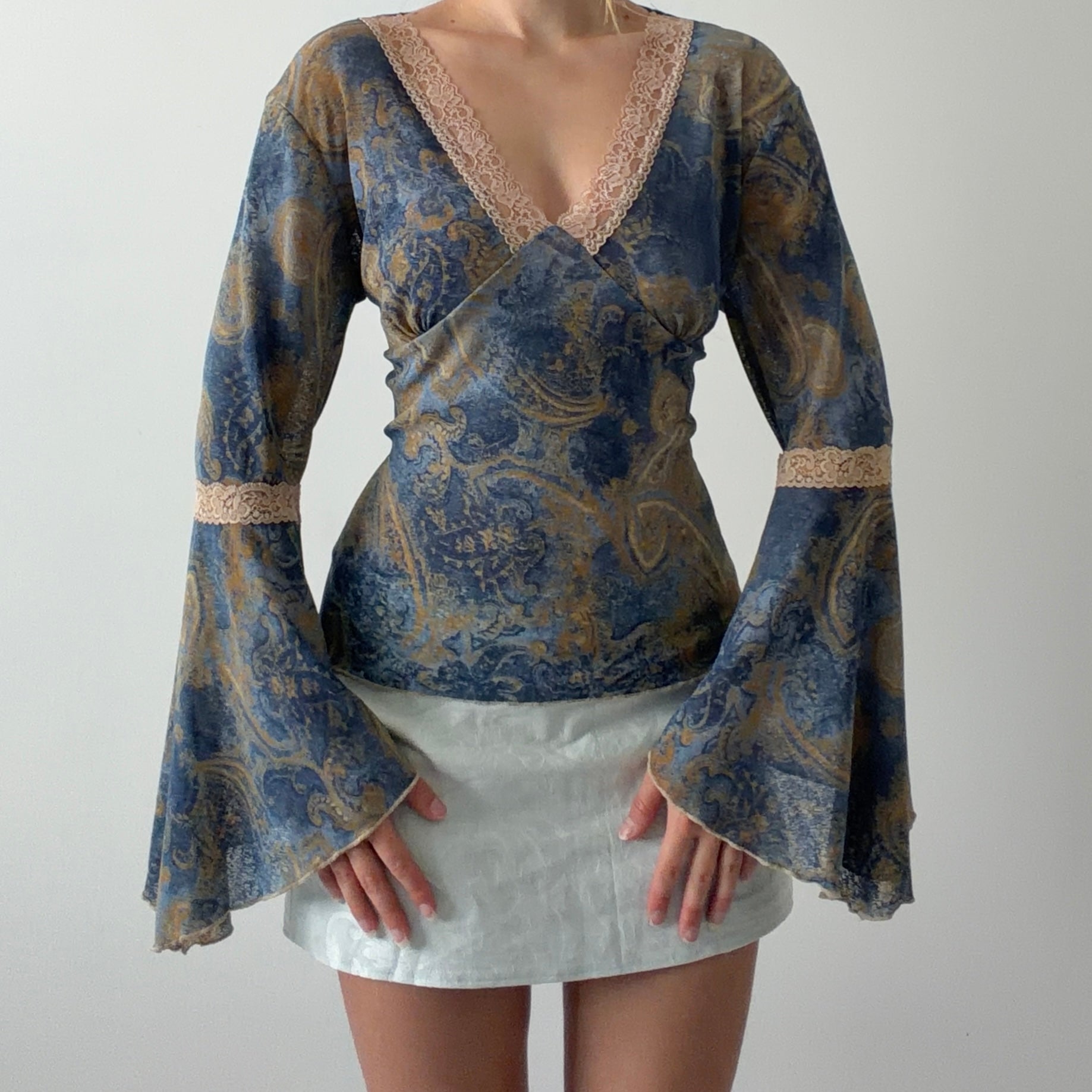Forenza Bell Sleeve Paisley Top | L