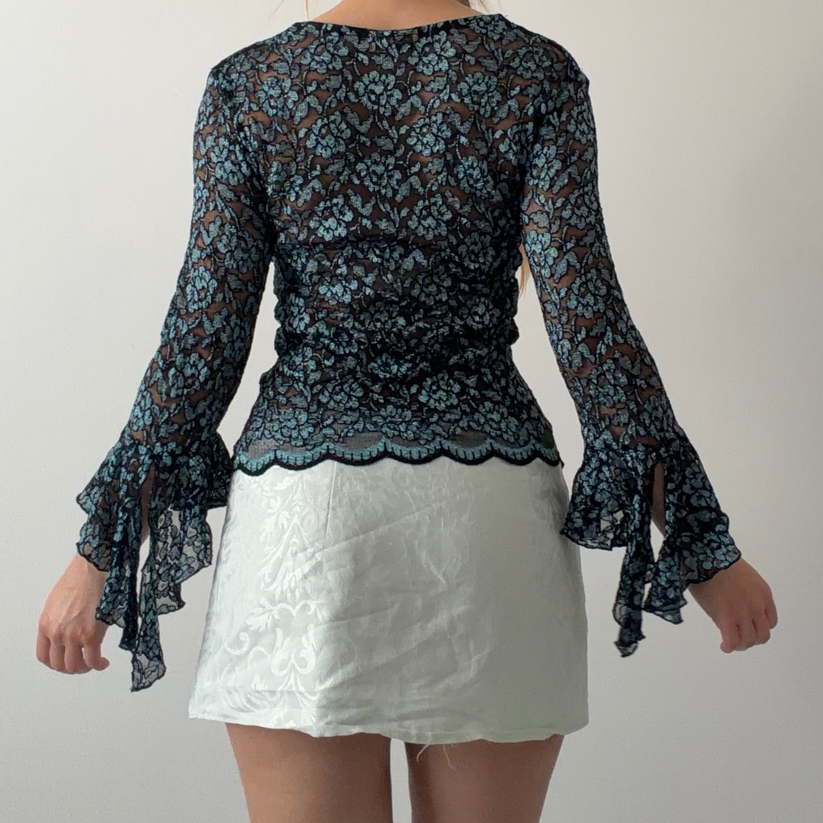 Laura Petites Lace Ruffle Sleeve Top | M