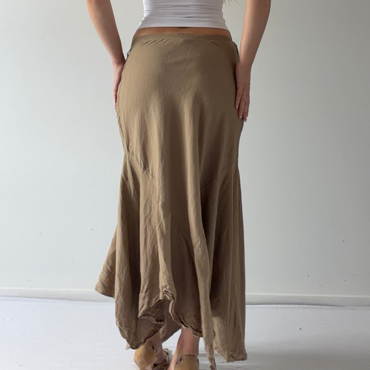 Larry Levine Linen Asymmetric Skirt | M
