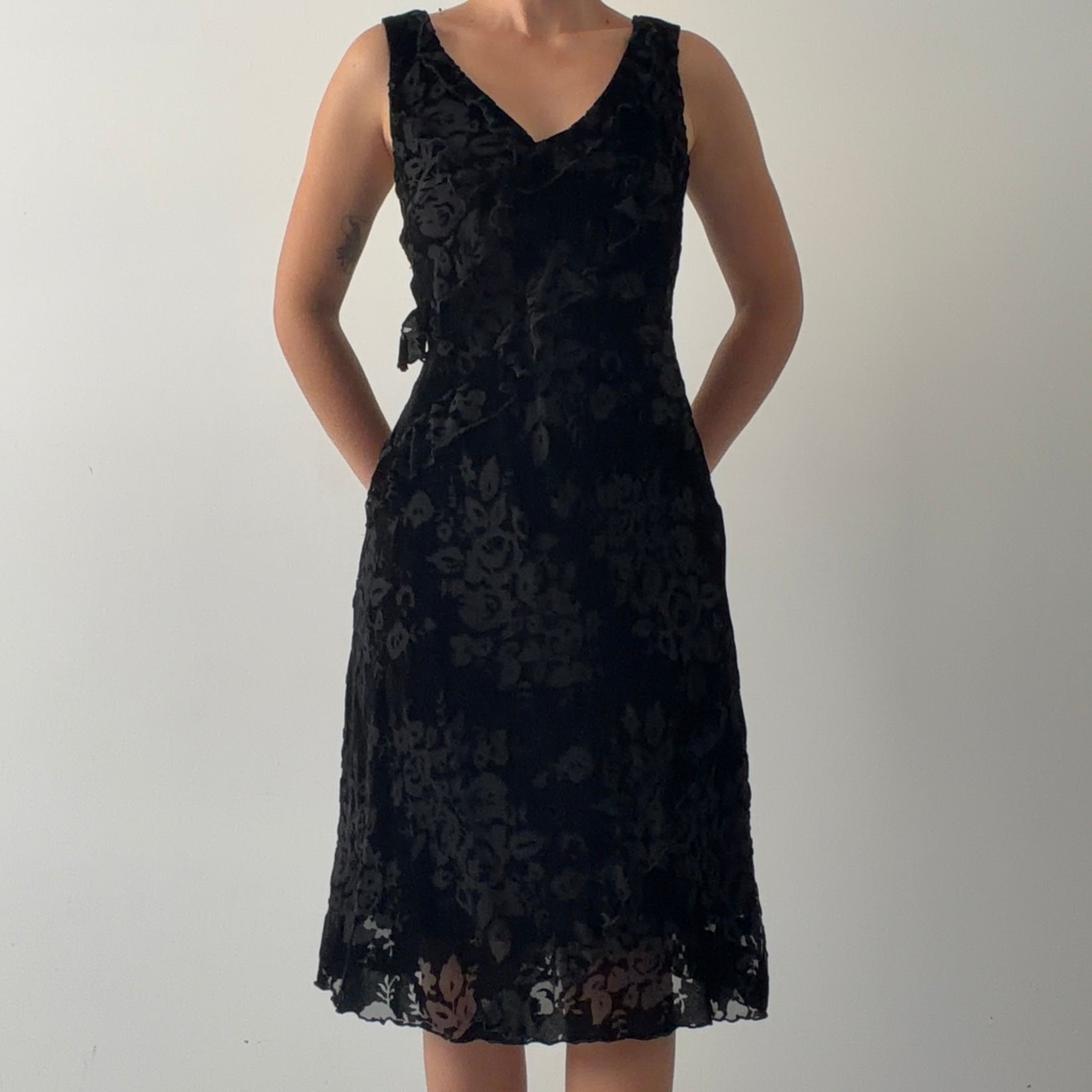 Robbie Bee Velvet Burnout Midi Dress | 8-10
