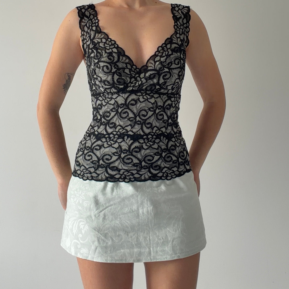 White House | Black Market Lace Cami | XS