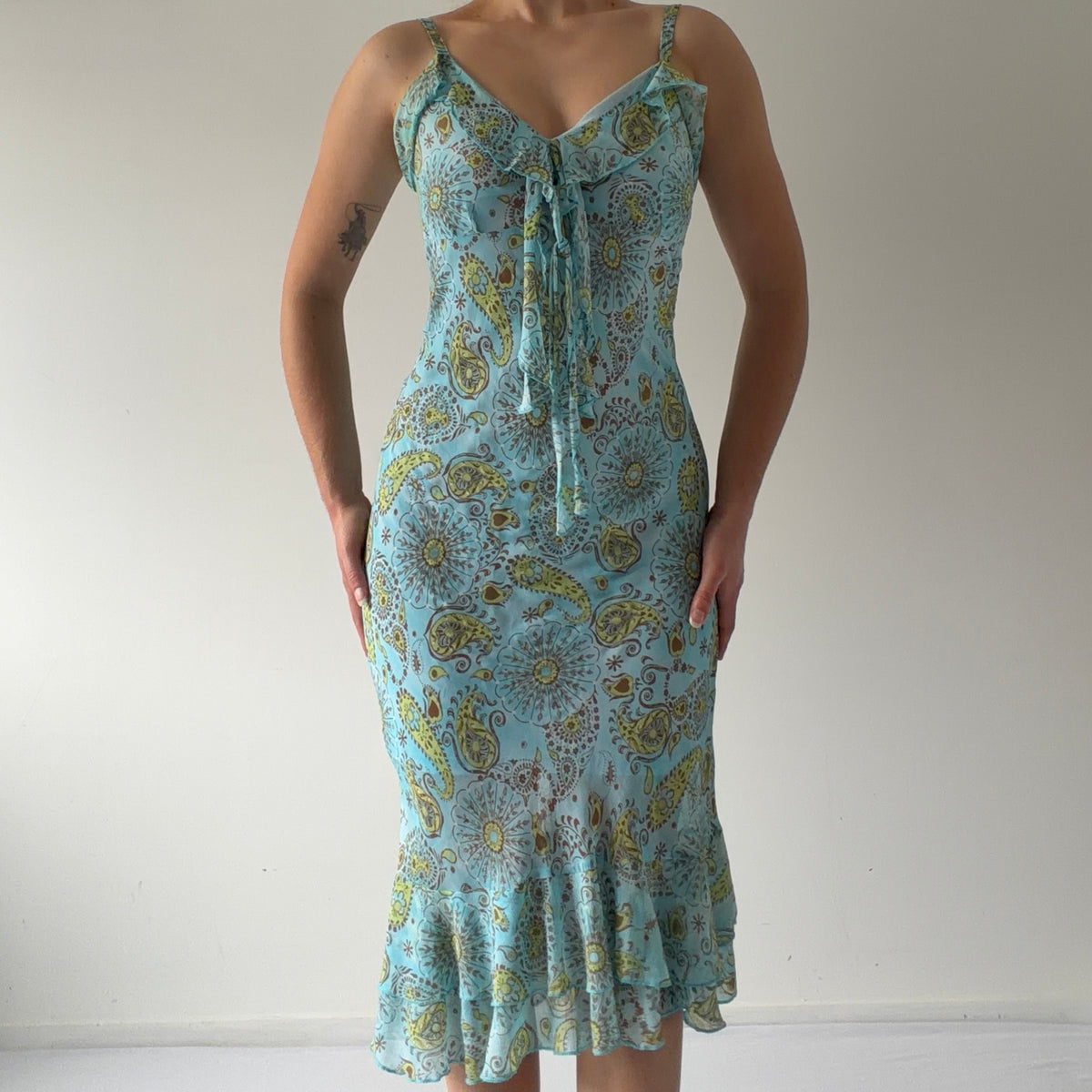 Tissaia Paisley Ruffle Midi Dress | M