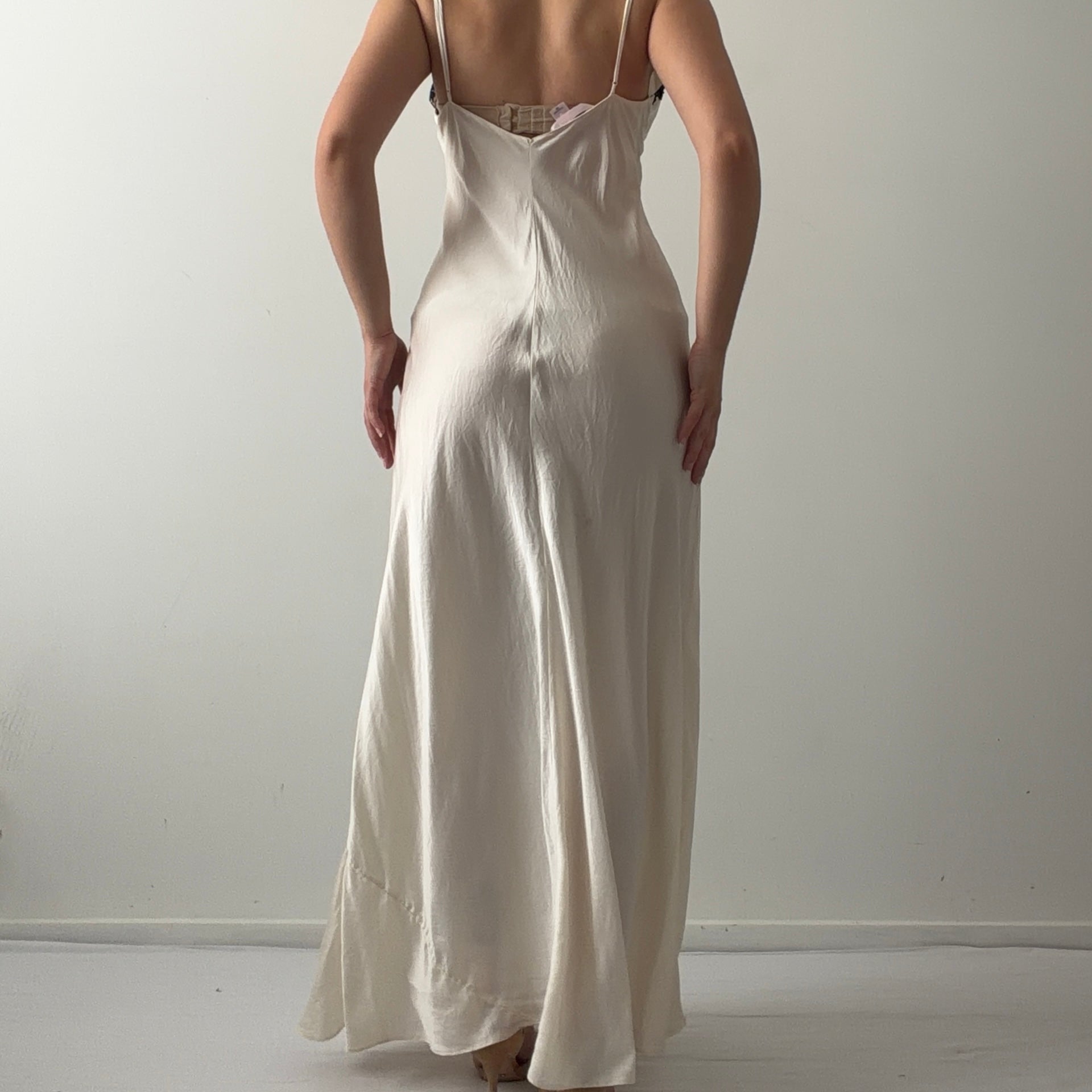 01 Victoria's Secret Silk Slip Maxi | M