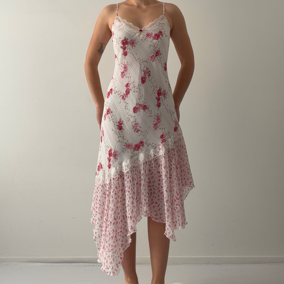 California Dynasty Rose Ruffle Midi Dress | S