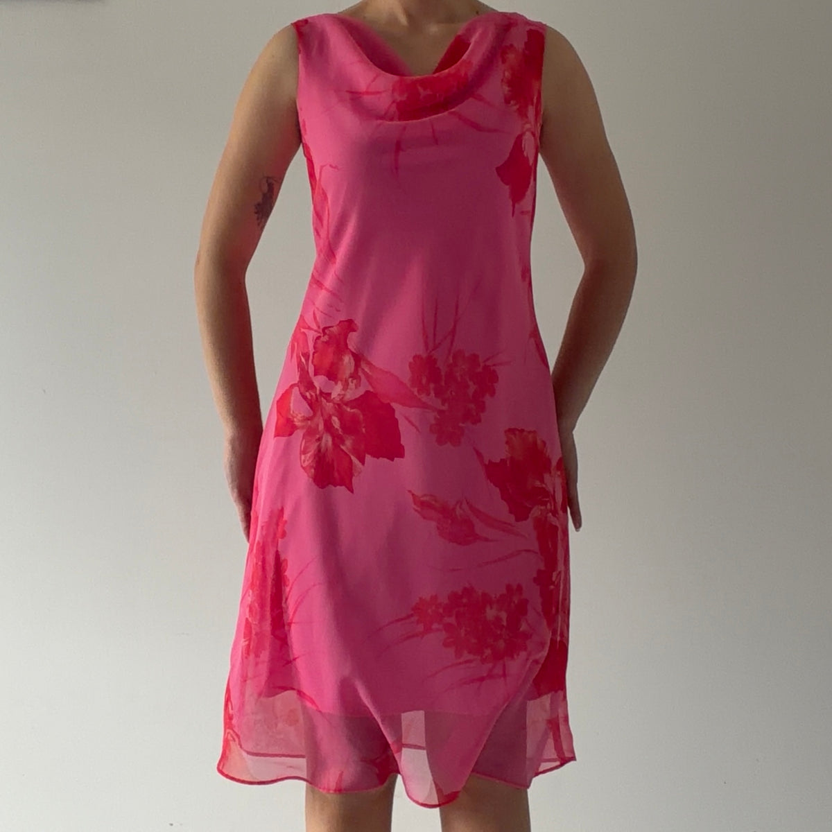 Alyn Paige Floral Midi Dress | L