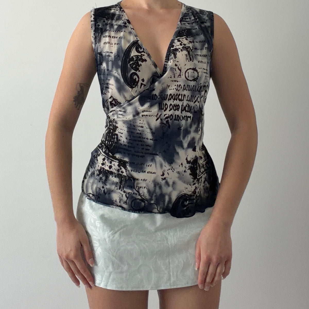 Typhany Graphic Wrap Top | L-XL
