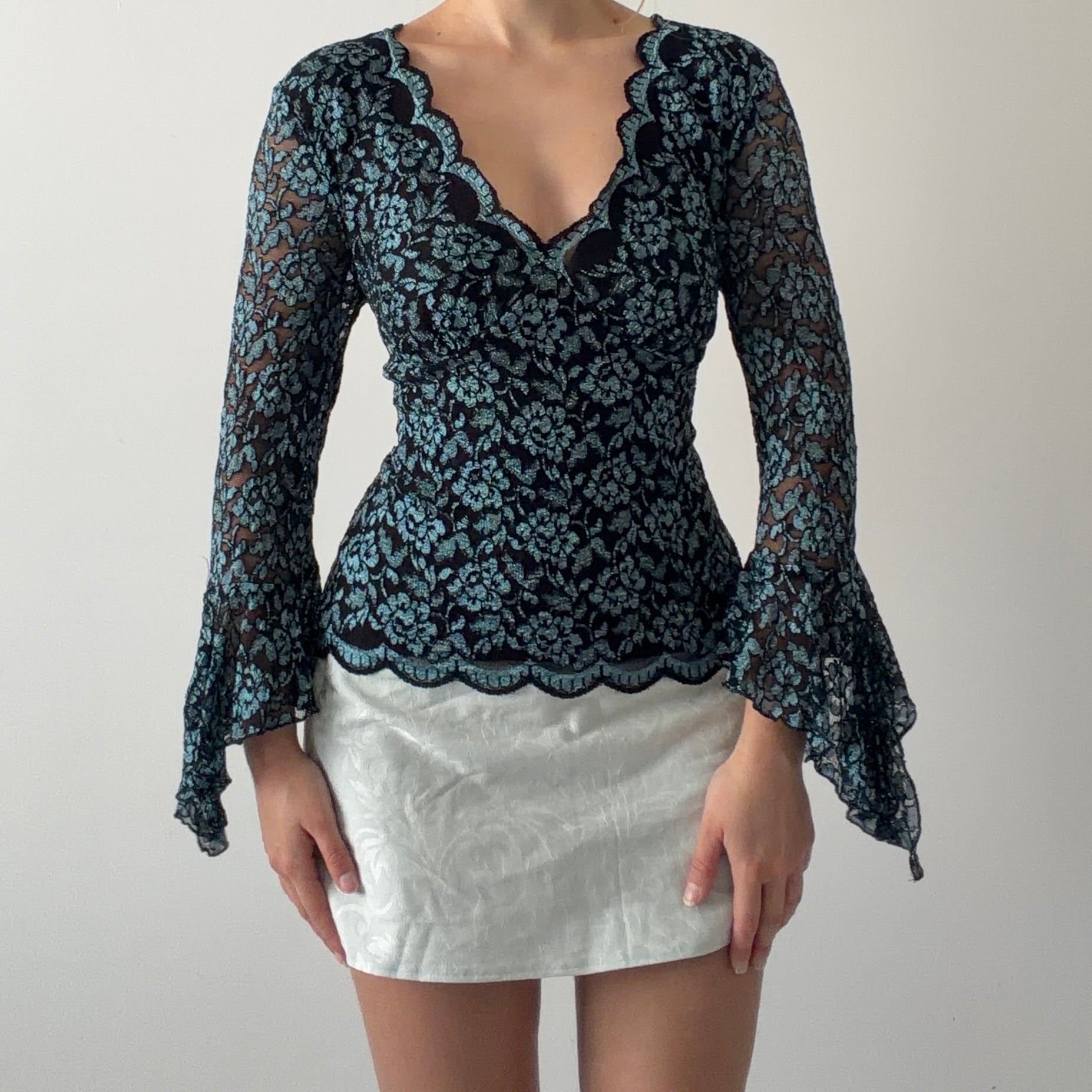 Laura Petites Lace Ruffle Sleeve Top | M