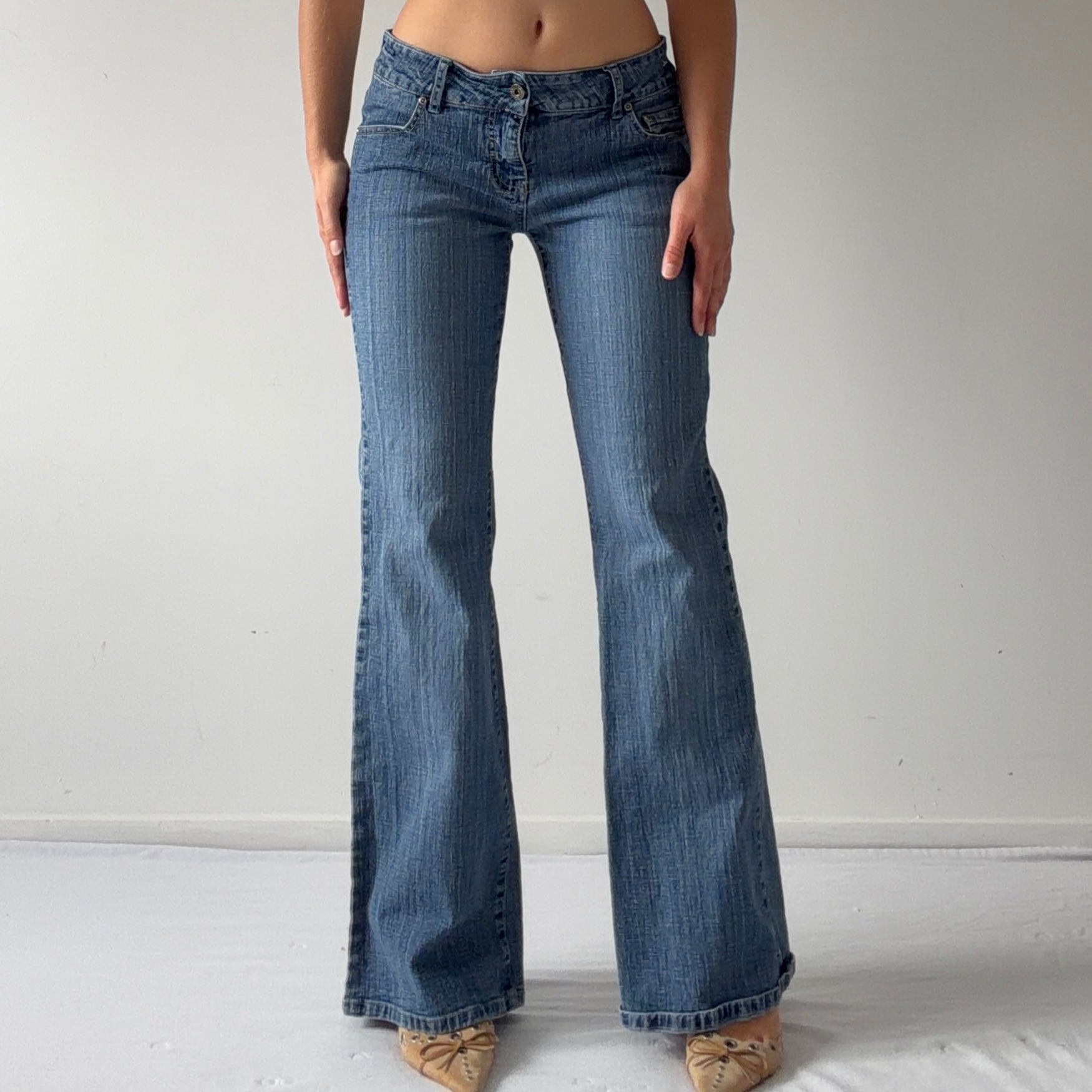 725 Low Rise Flare Jeans | M
