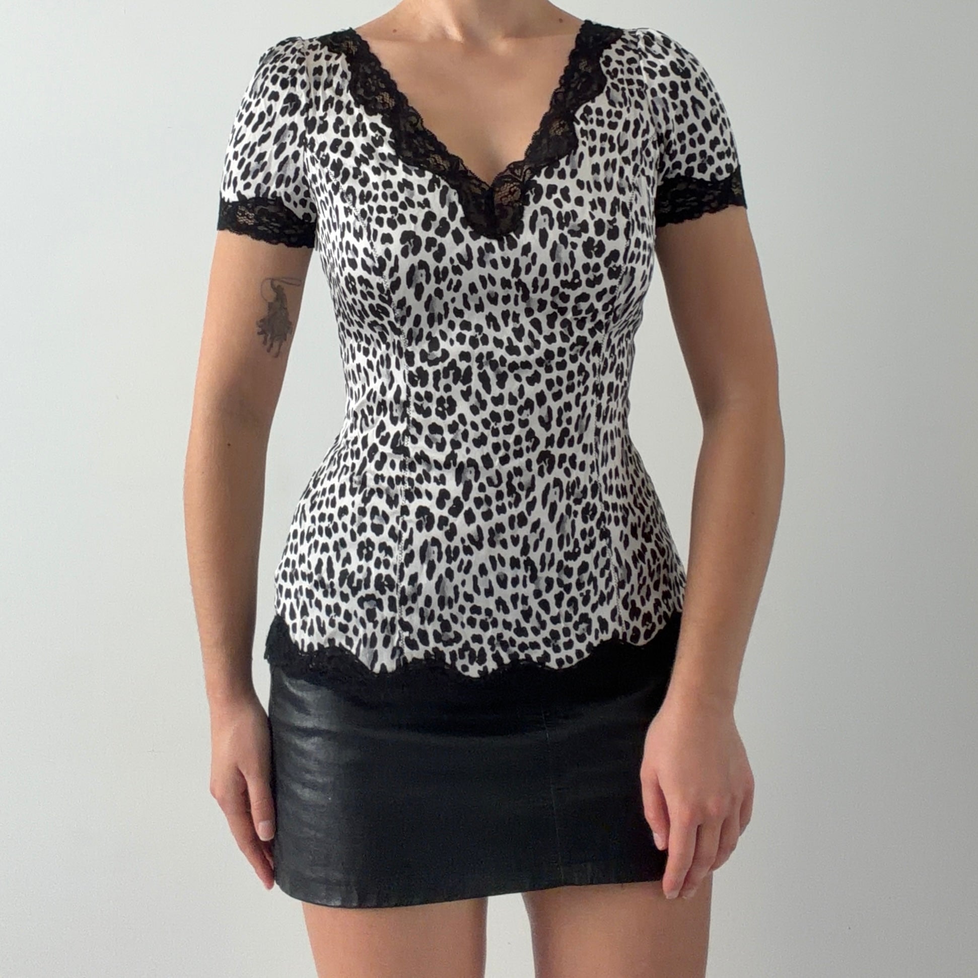 White House | Black Market Silk Top | 6-8
