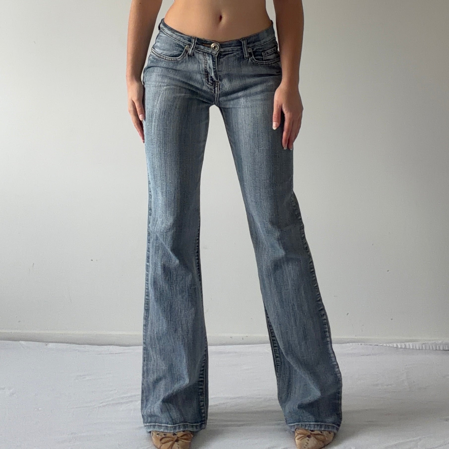 News Jeans Low Rise Flare | S