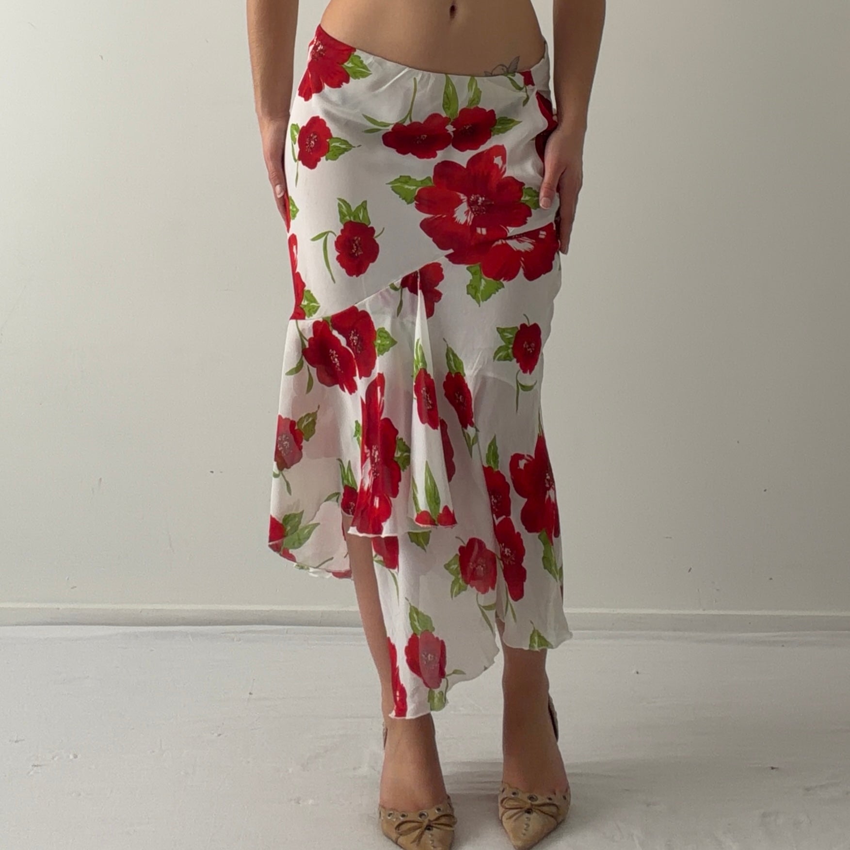 Aino Floral Asymmetric Midi | S
