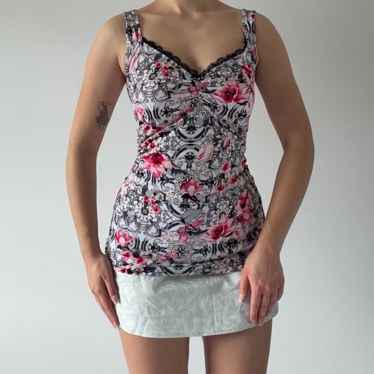 White House | Black Market Cami Top | M
