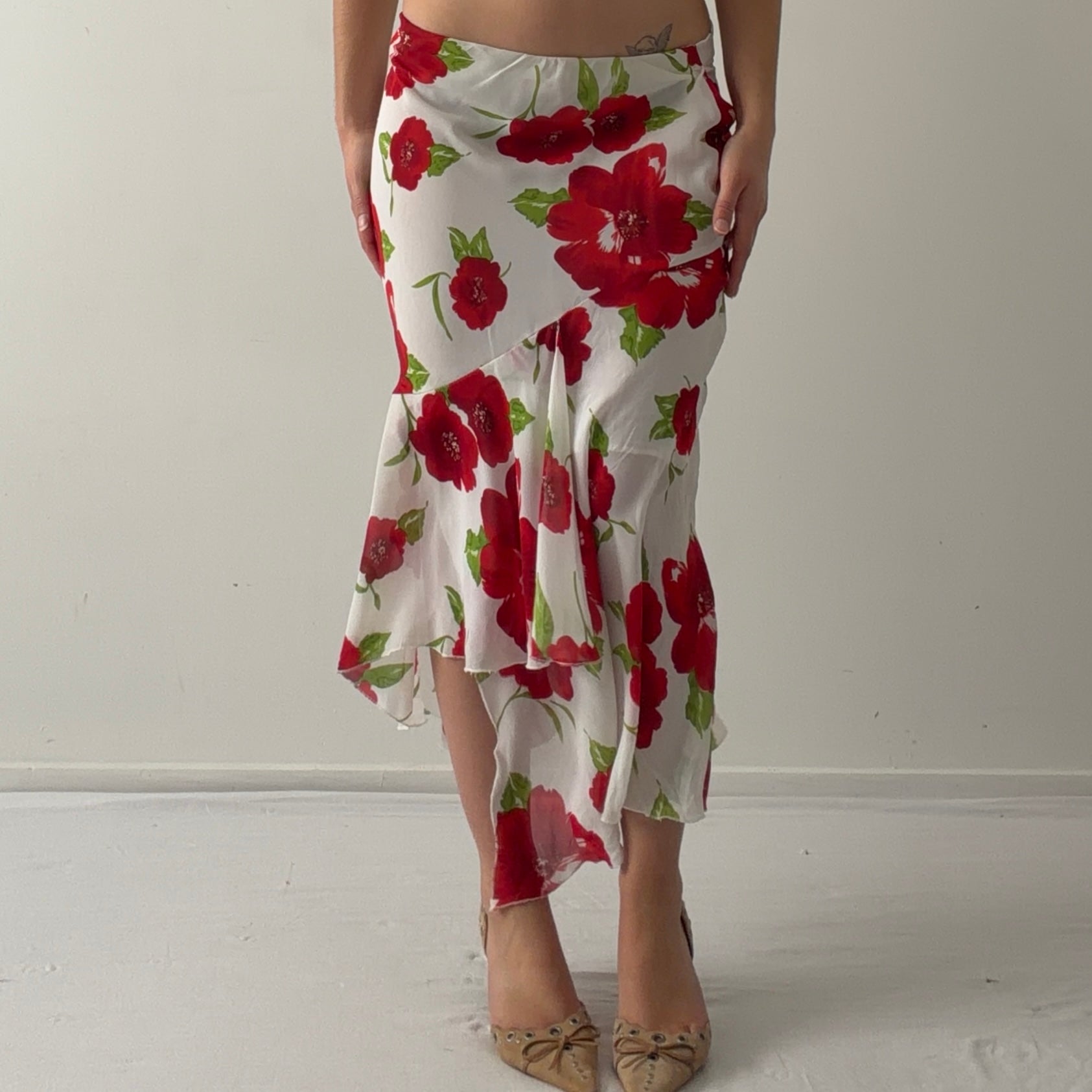 Aino Floral Asymmetric Midi | S
