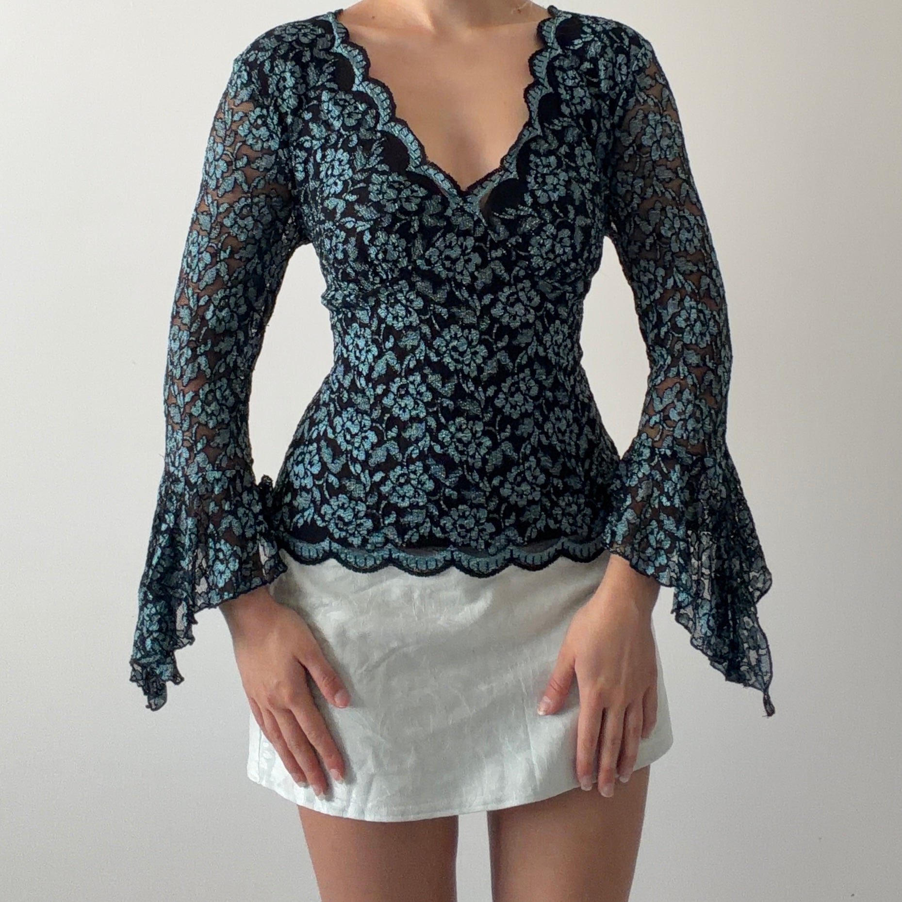 Laura Petites Lace Ruffle Sleeve Top | M