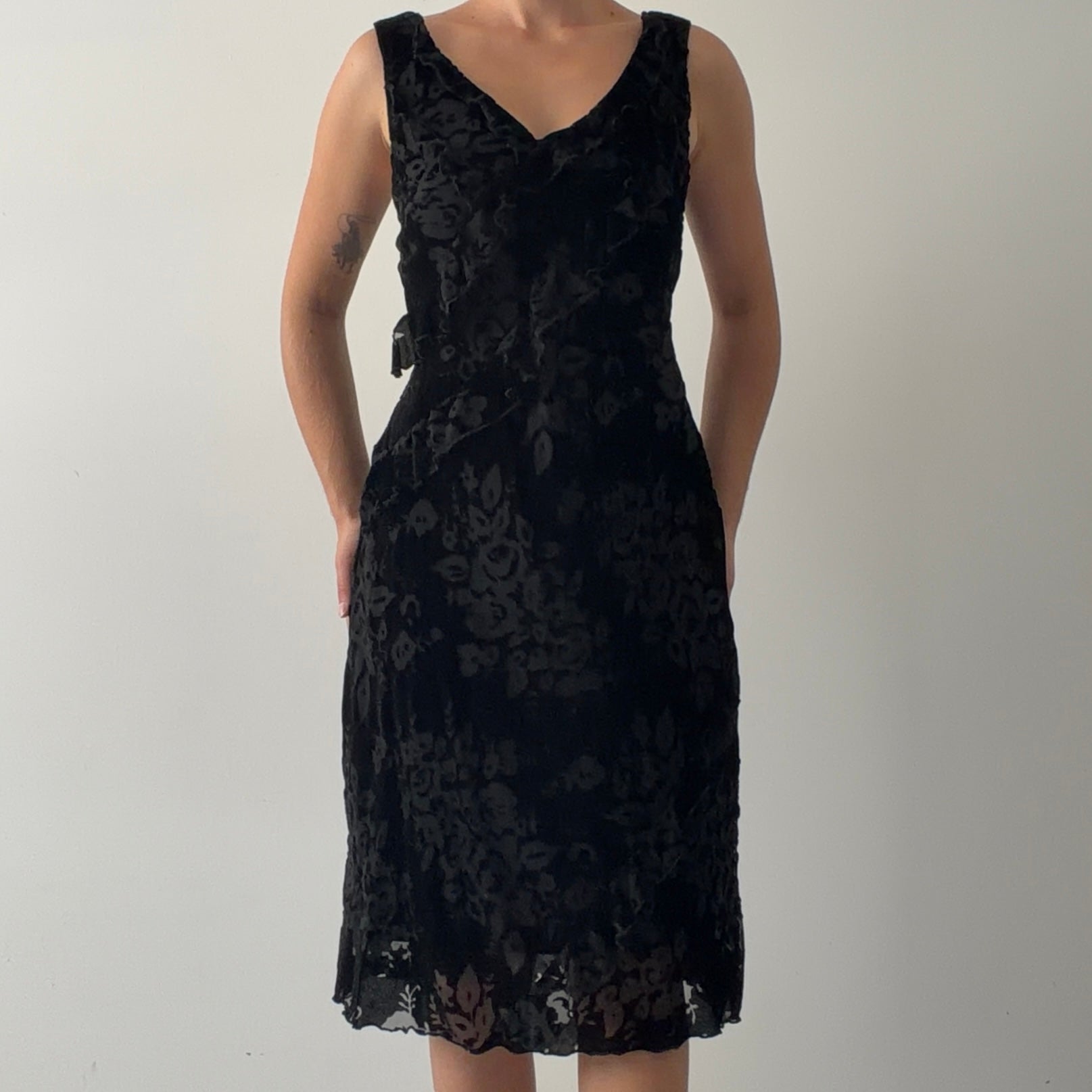 Robbie Bee Velvet Burnout Midi Dress | 8-10