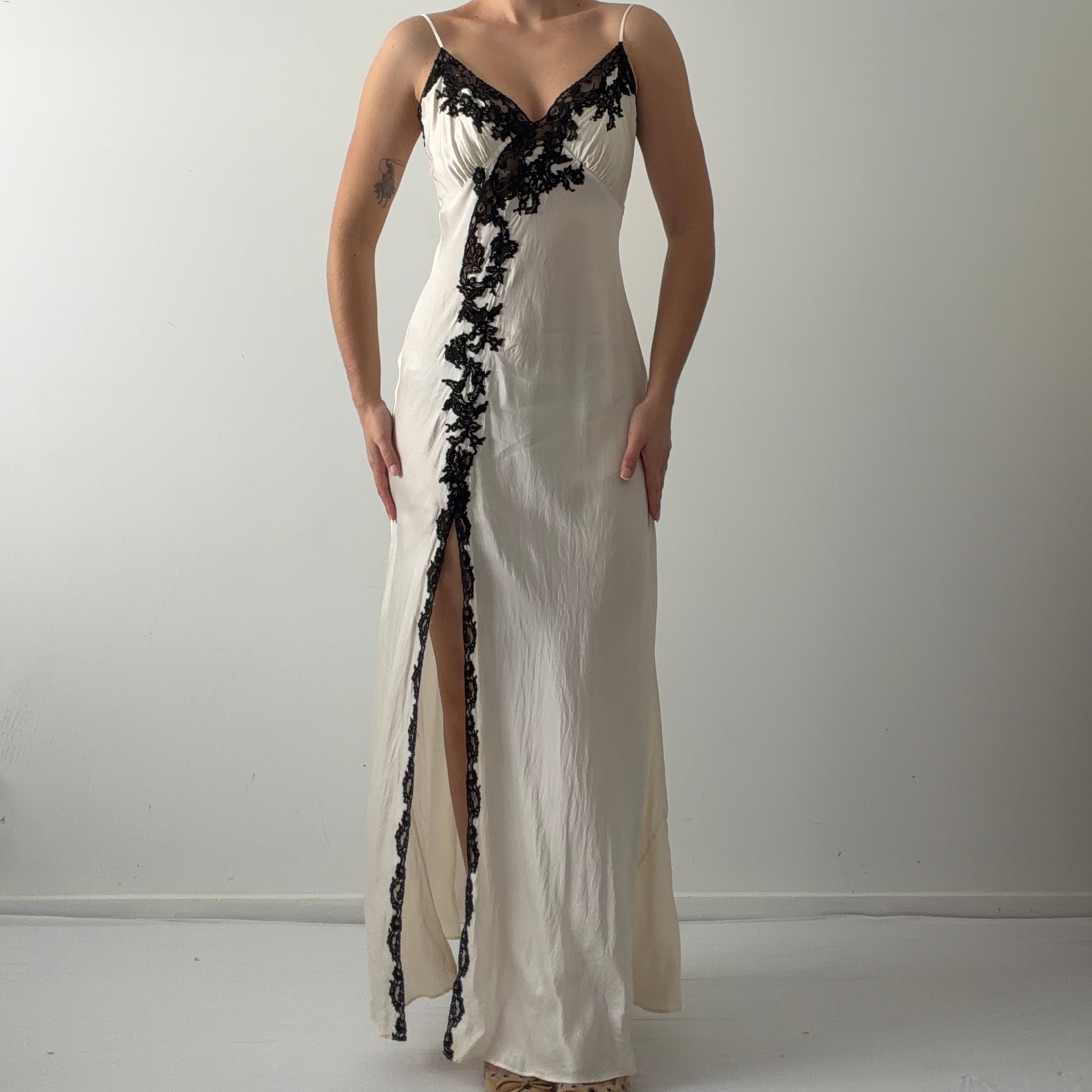 01 Victoria's Secret Silk Slip Maxi | M