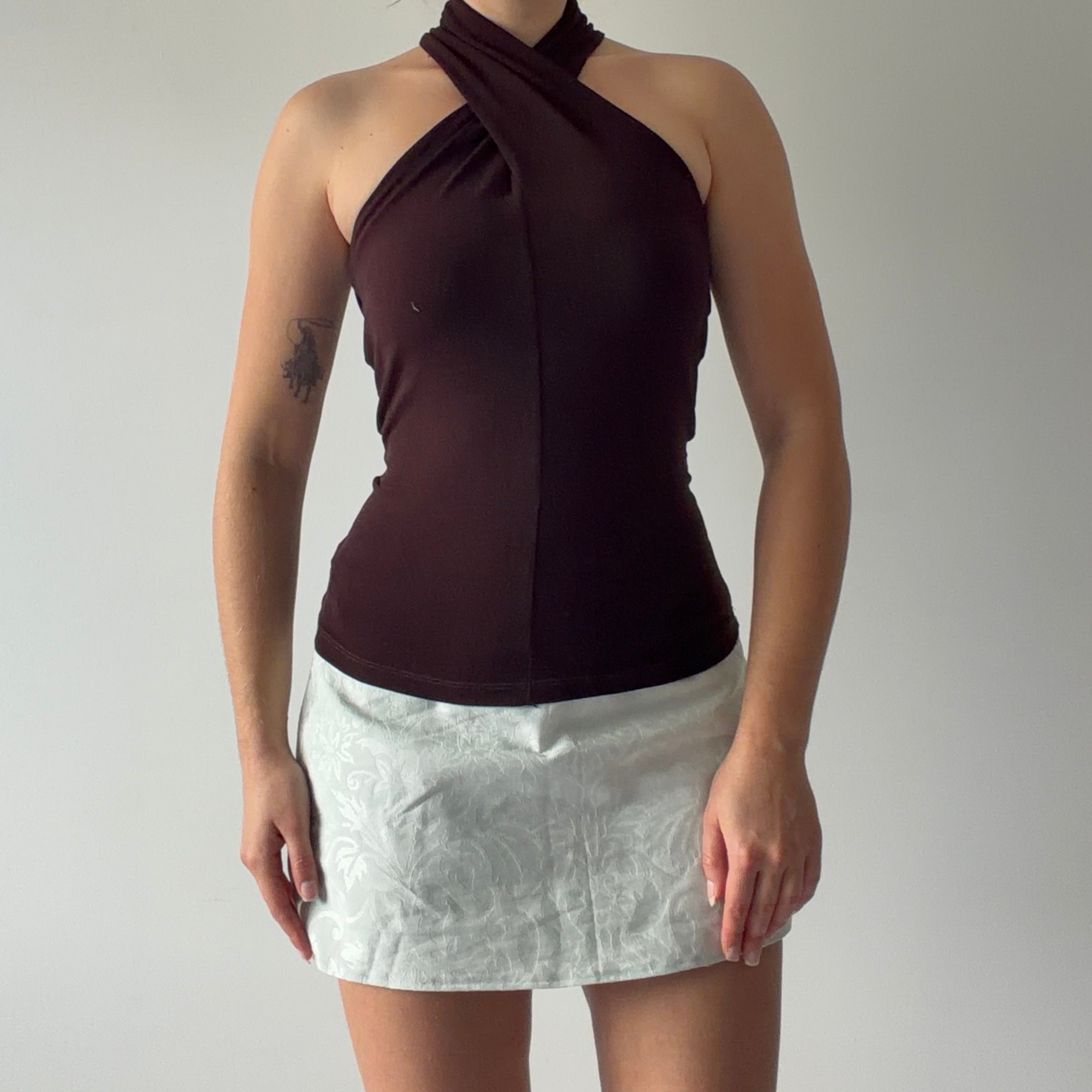 On Line Twist Halter Top | M