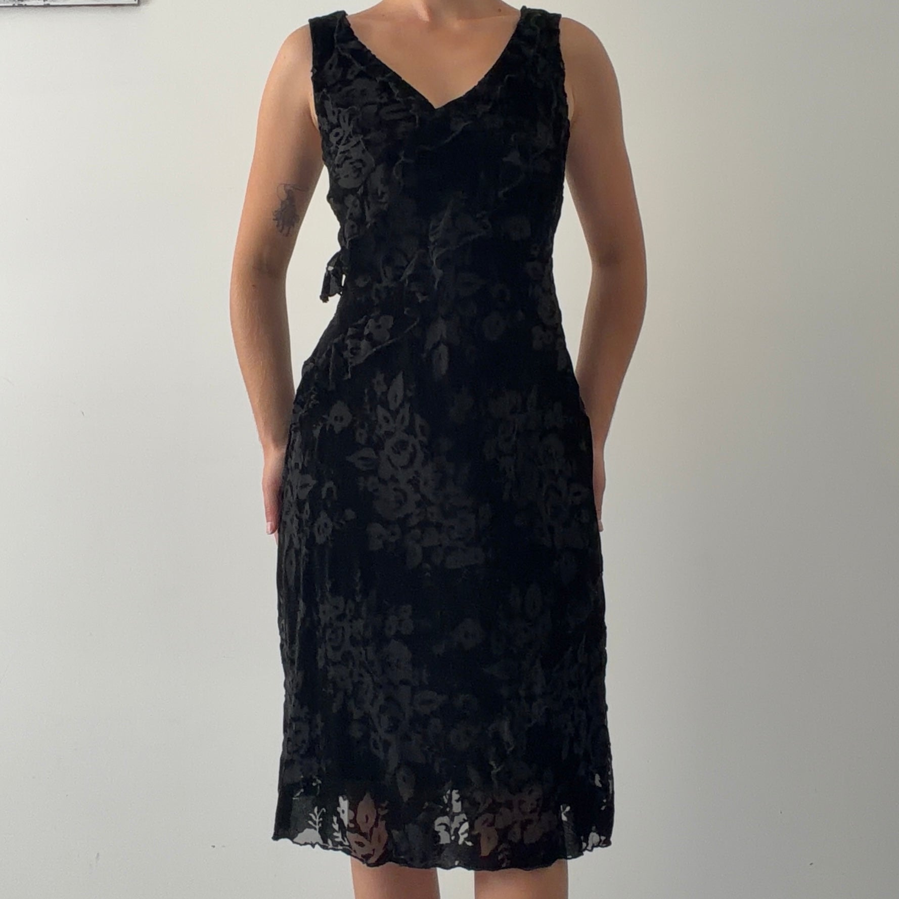 Robbie Bee Velvet Burnout Midi Dress | 8-10