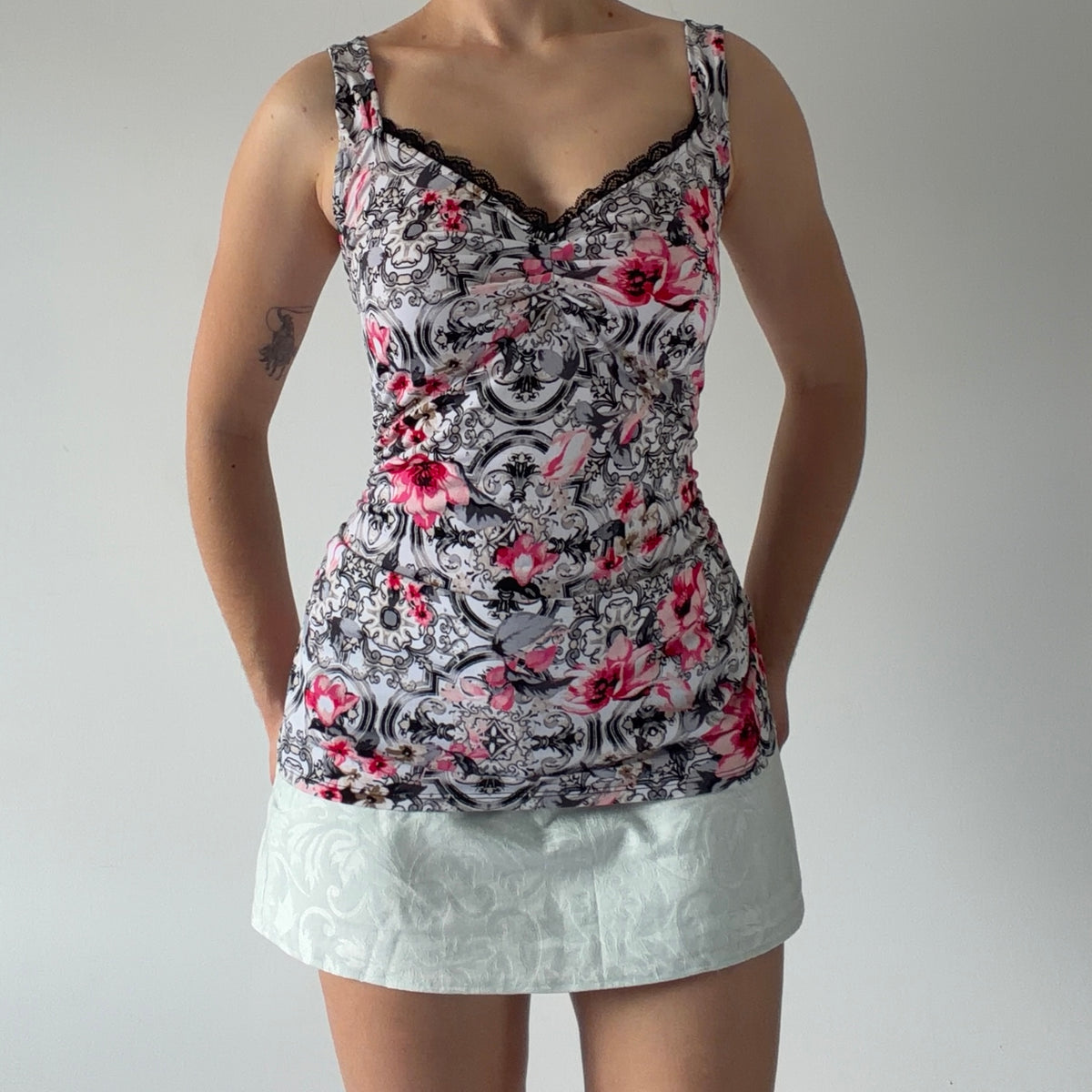 White House | Black Market Cami Top | M
