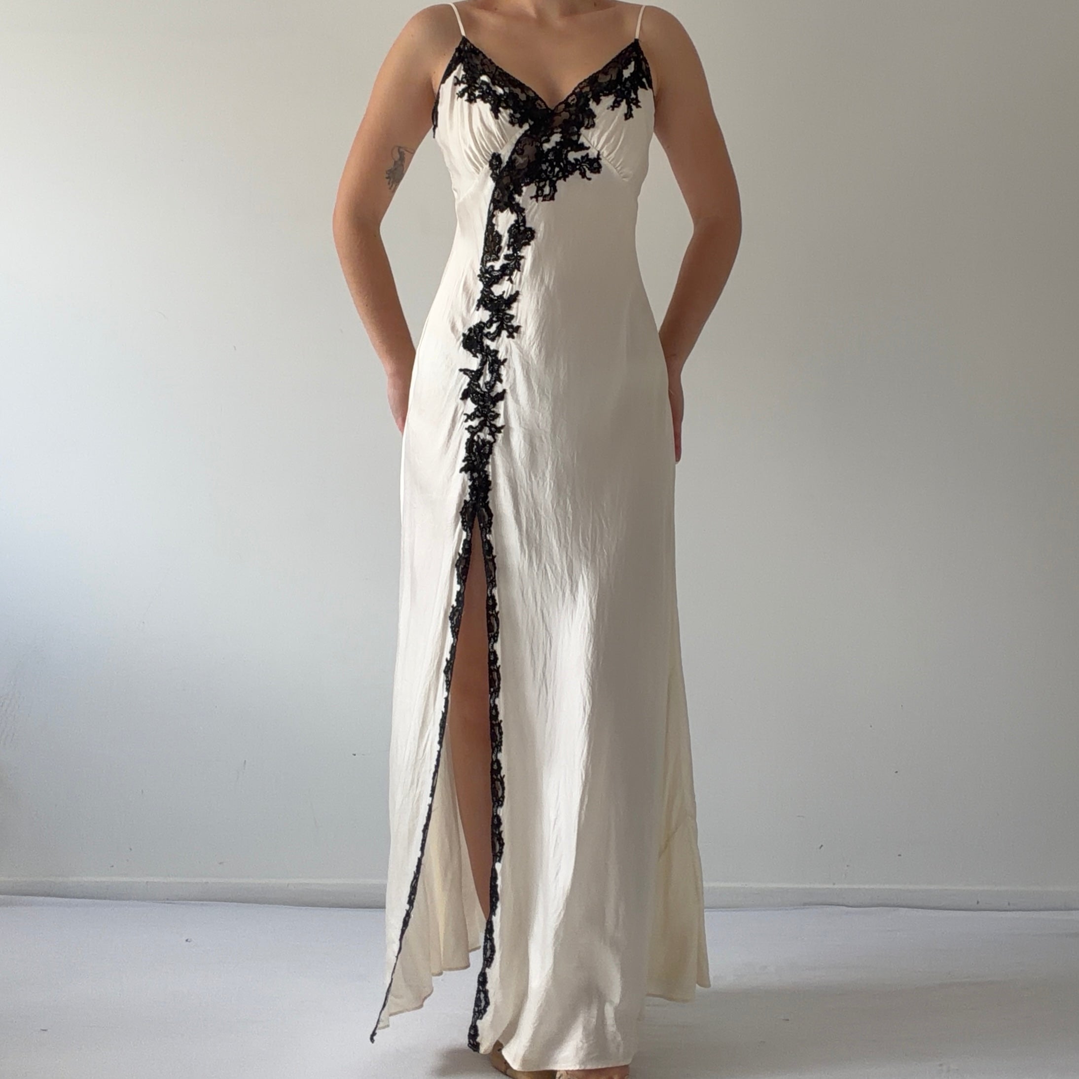 01 Victoria's Secret Silk Slip Maxi | M