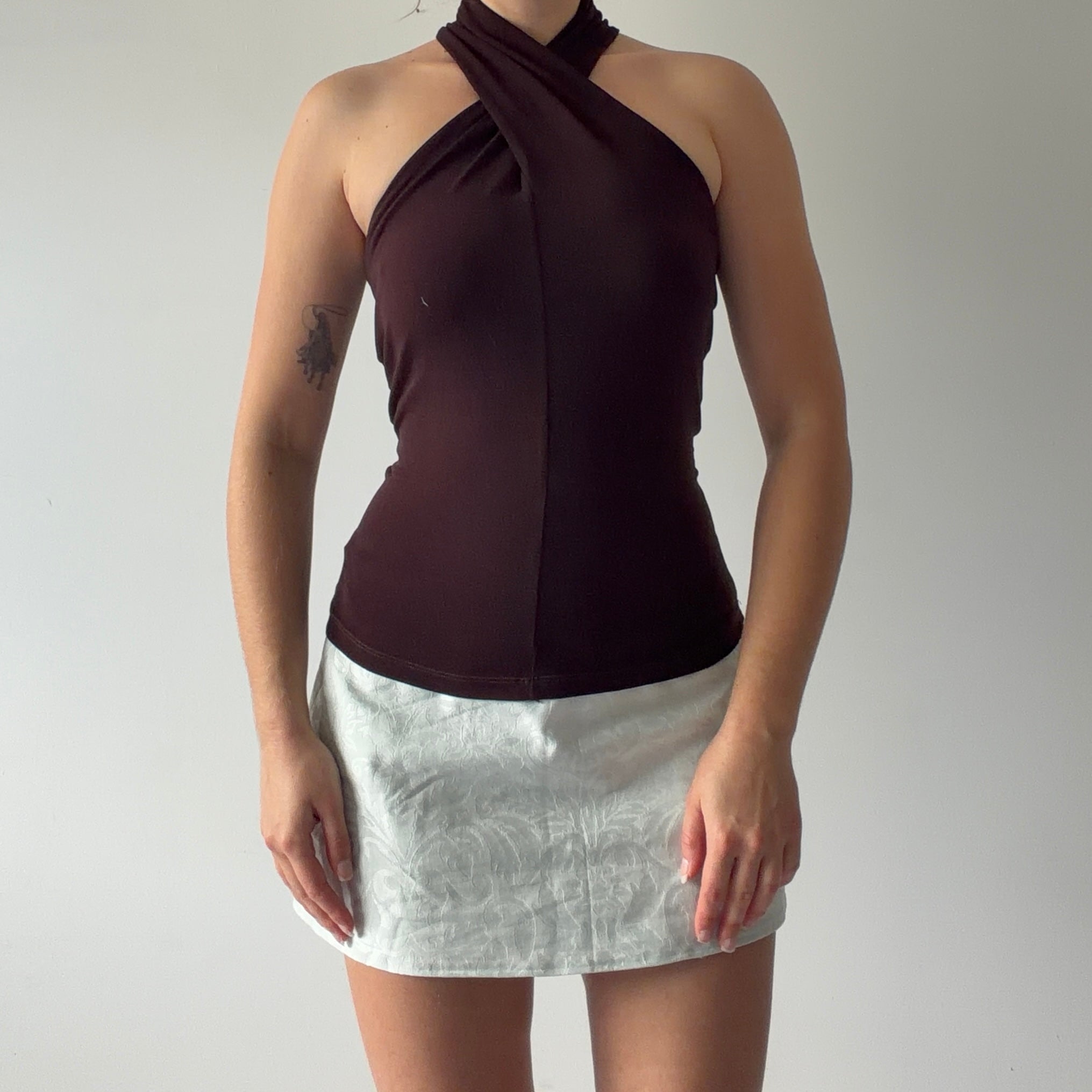 On Line Twist Halter Top | M