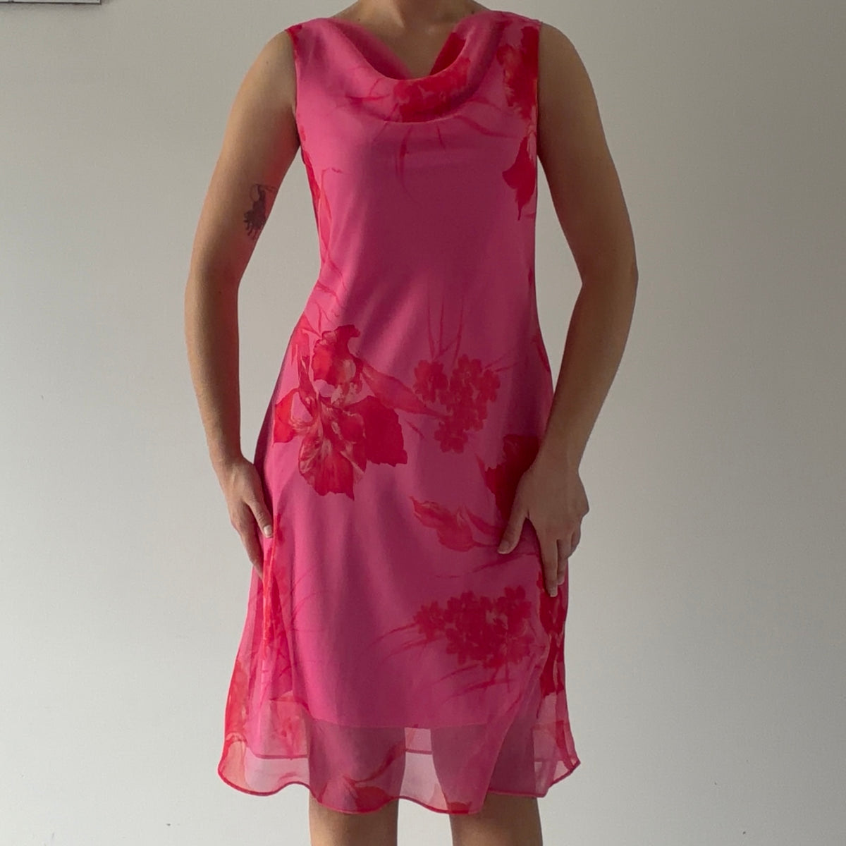 Alyn Paige Floral Midi Dress | L