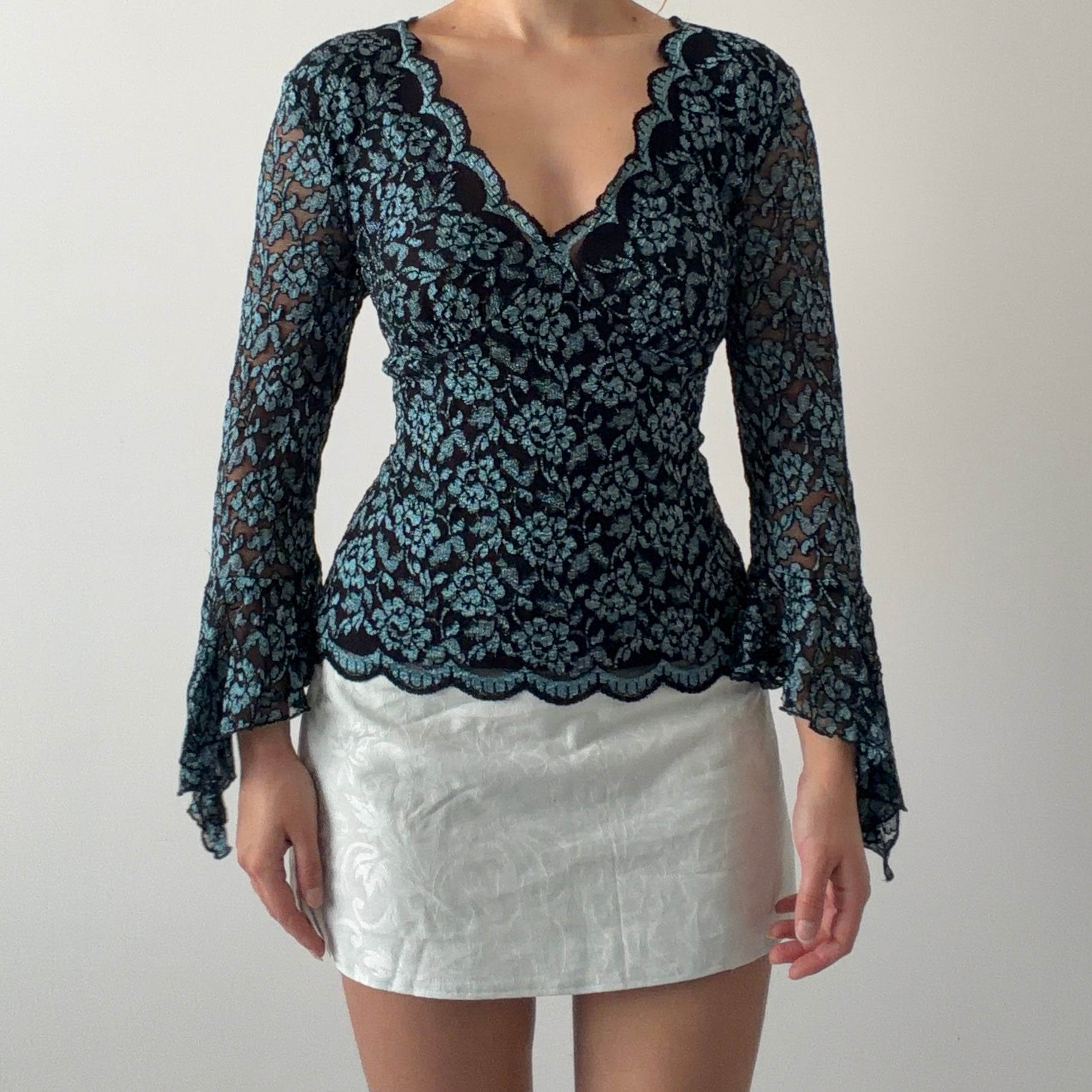 Laura Petites Lace Ruffle Sleeve Top | M