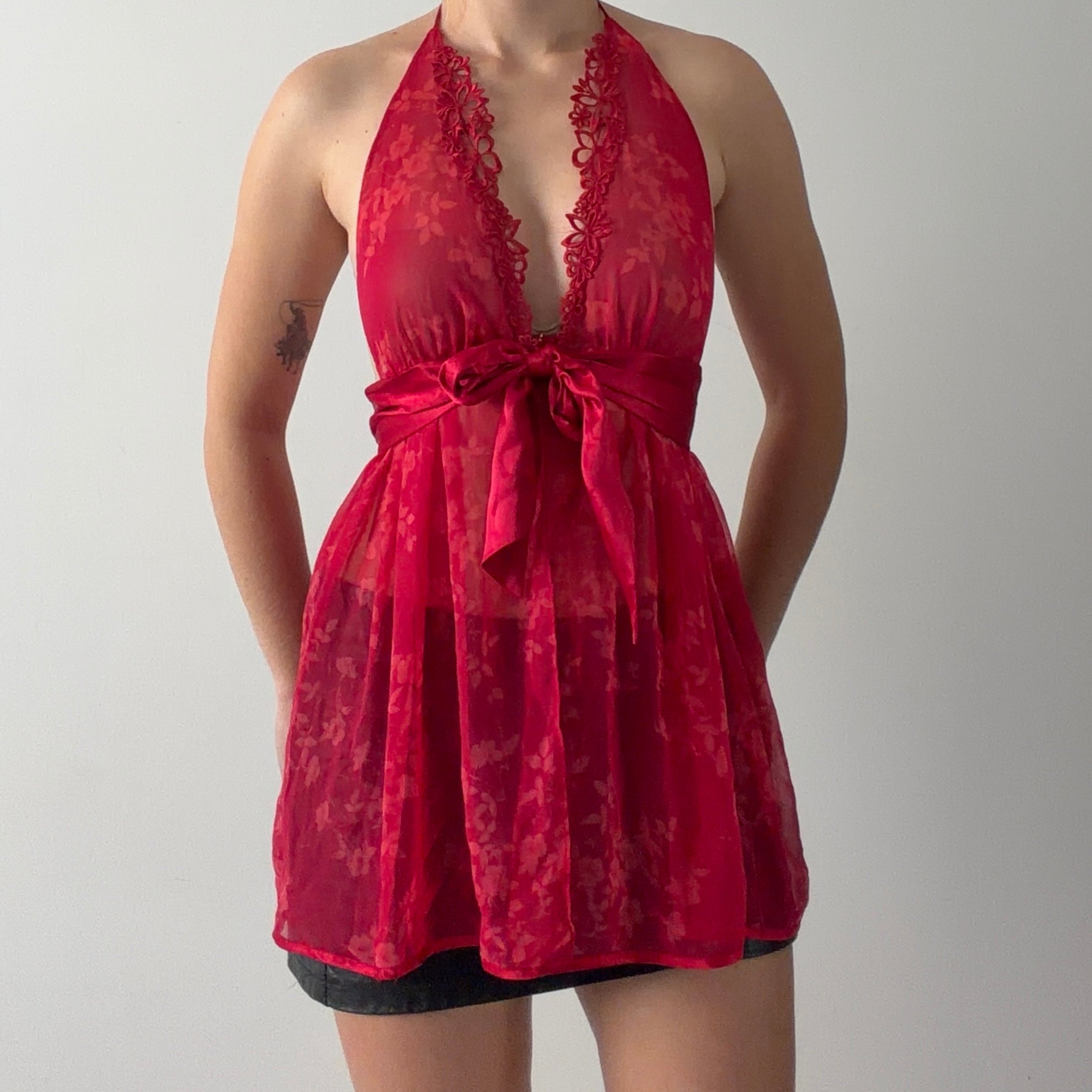 06 Victoria's Secret Halter Top | M