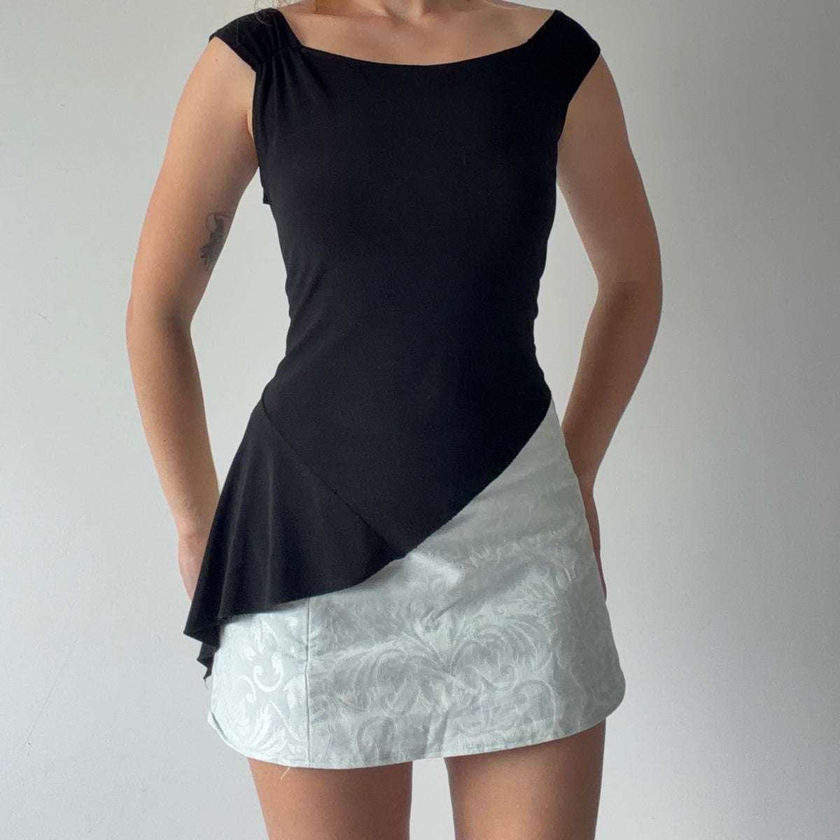 DCS Collection Asymmetric Top | L